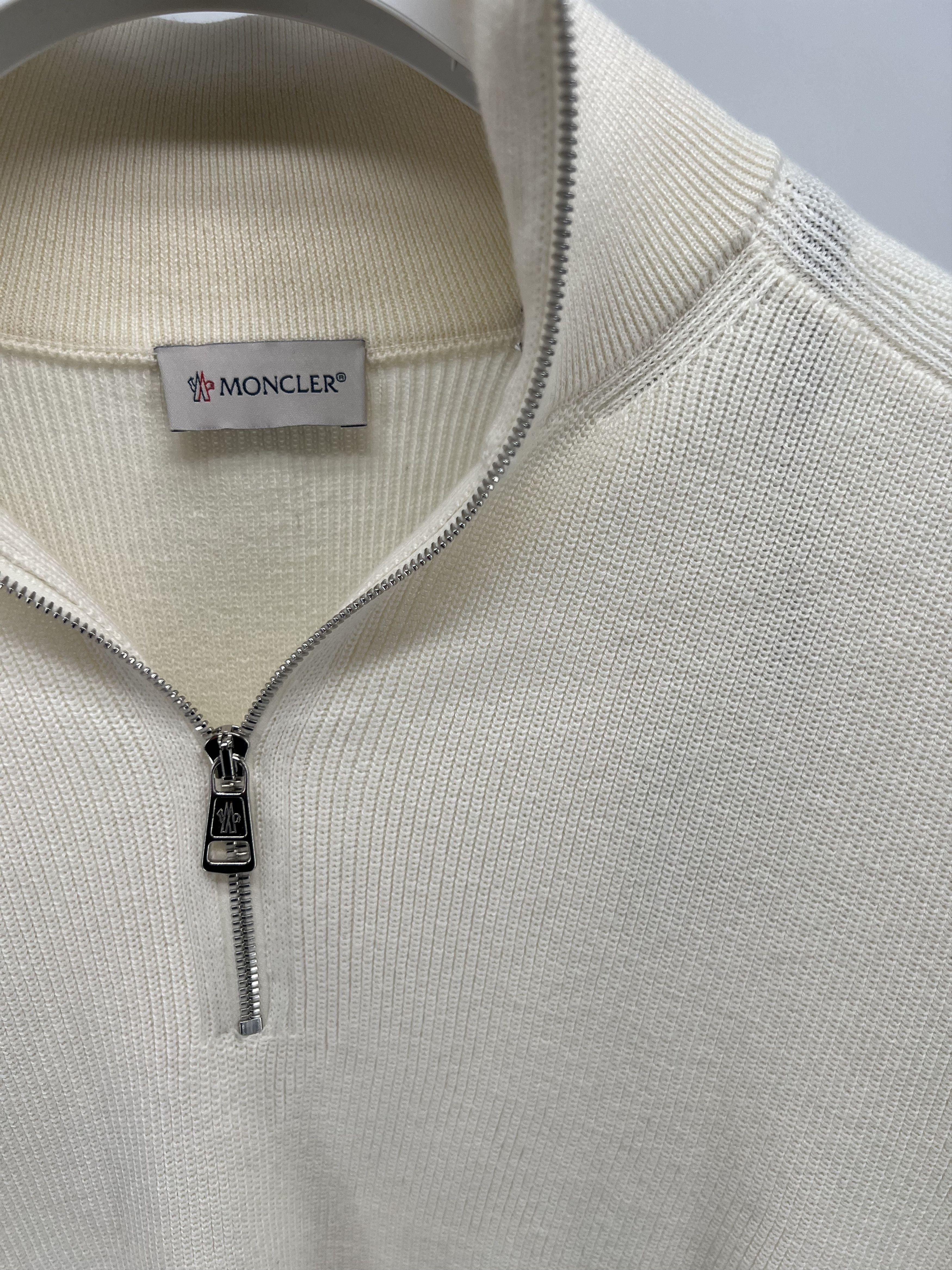 Moncler Moncler Cahmere TurtleNeck Sweater Size L Size US L / EU 52-54 / 3 - 3 Thumbnail