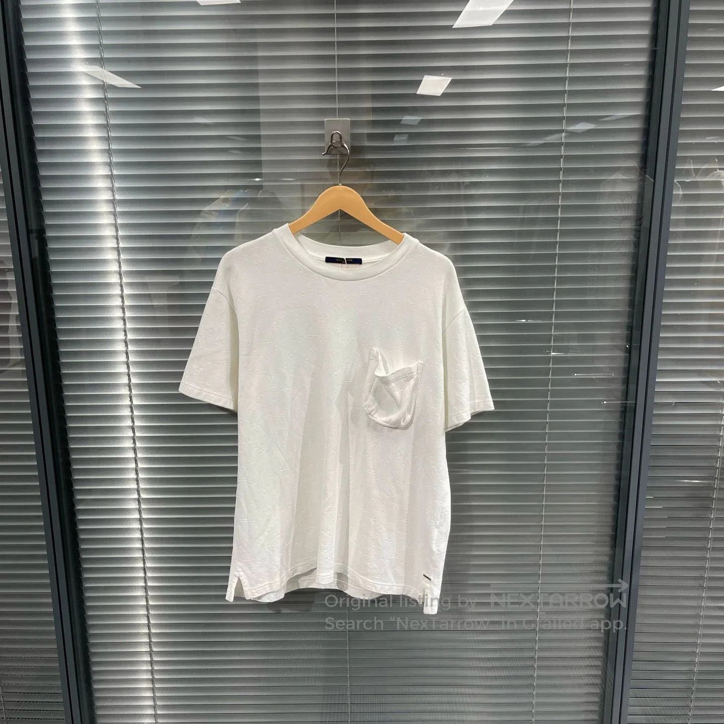 Louis Vuitton White Short-Sleeve T-Shirt with Chest Pocket. Size US M / EU 48-50 / 2 - 1 Thumbnail