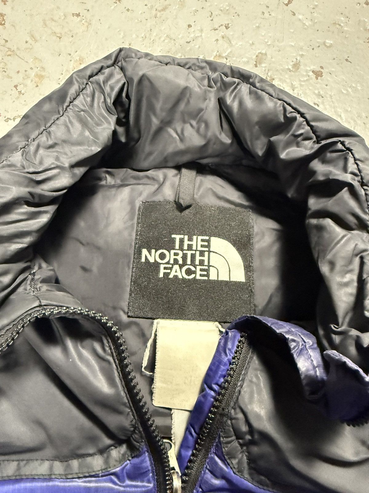 The North Face Distressed North Face Puffer Jacket Size US L / EU 52-54 / 3 - 9 Thumbnail