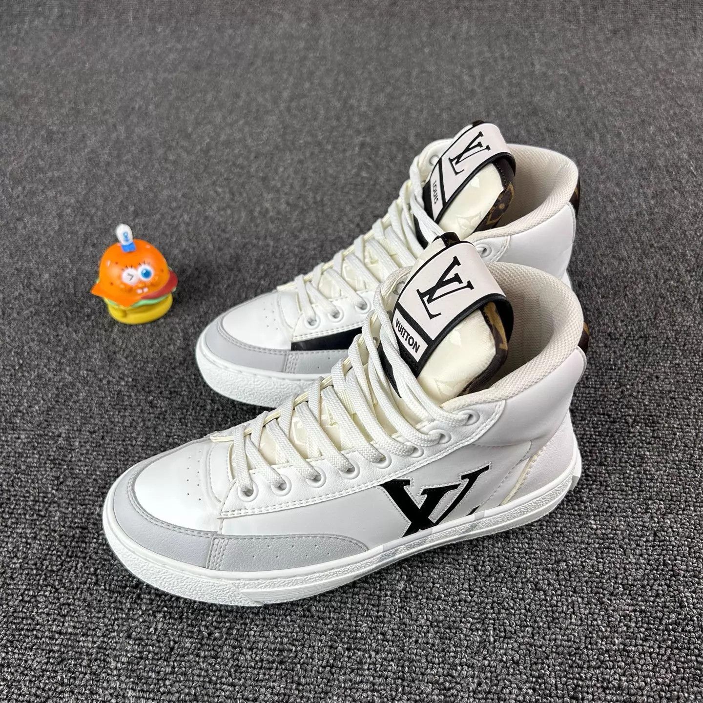 Louis Vuitton Louis Vuitton White Offset Logo Monogram Sneakers Women's 35 Size US 4.5 / IT 34.5 - 1 Thumbnail