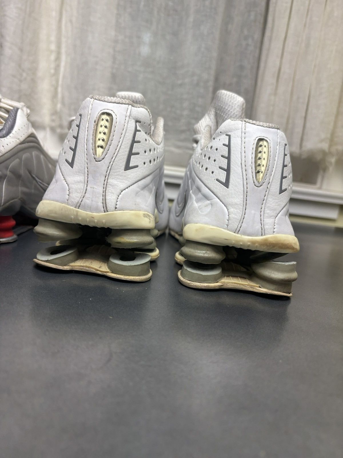 Nike × Vintage 2 Pairs OG 2001 Nike Shox R4 Vintage Nike Beater 104265 Size US 10.5 / EU 43-44 - 6 Thumbnail