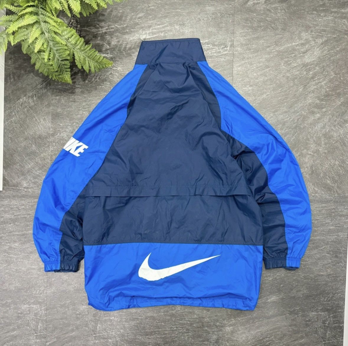 Nike 90s Nike Vintage Nylon Big Swoosh Logo Retro Jacket Rare Size US L / EU 52-54 / 3 - 3 Thumbnail