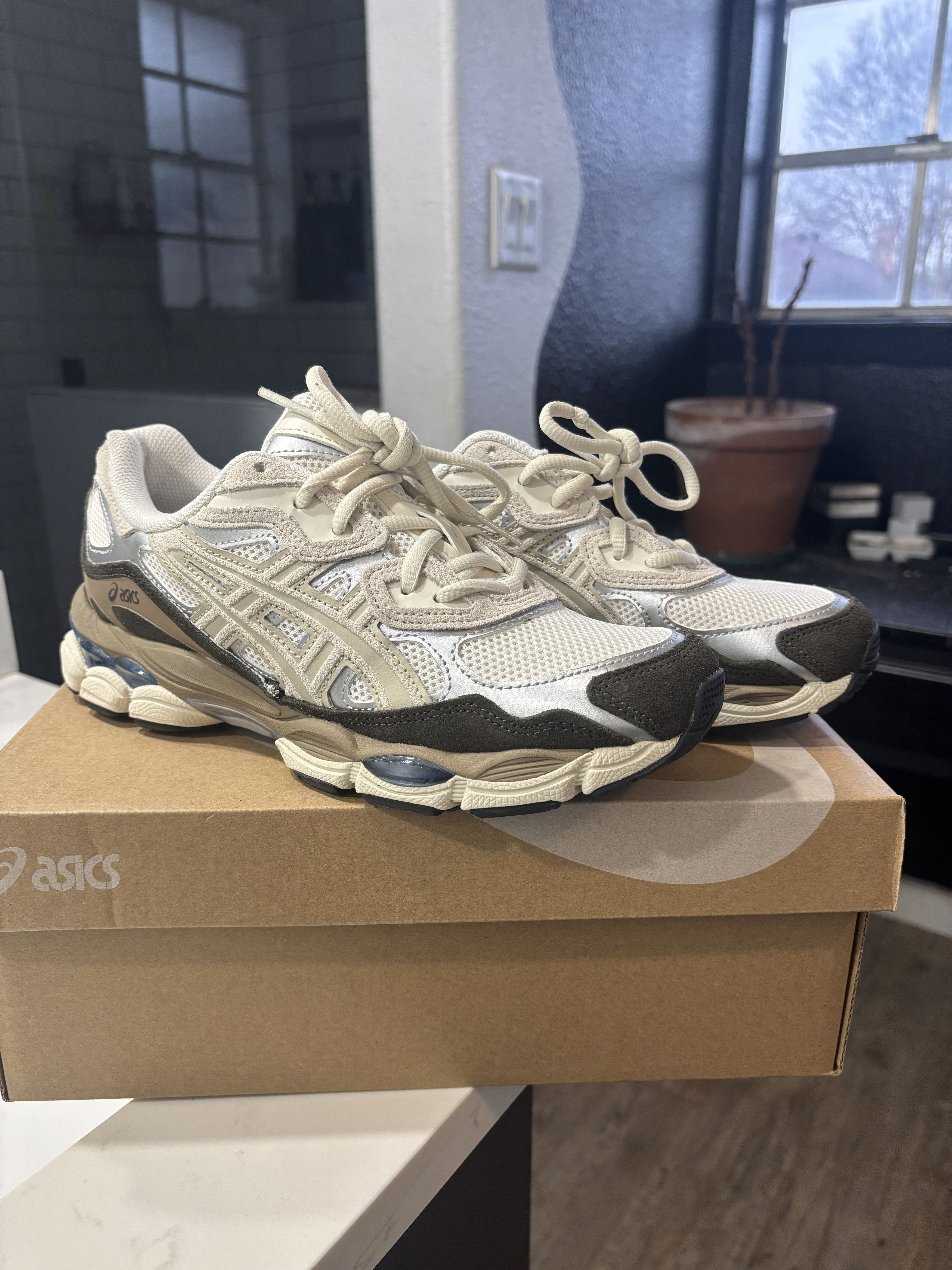 Asics Gel-NYC Size US 6 / EU 39 - 1 Thumbnail