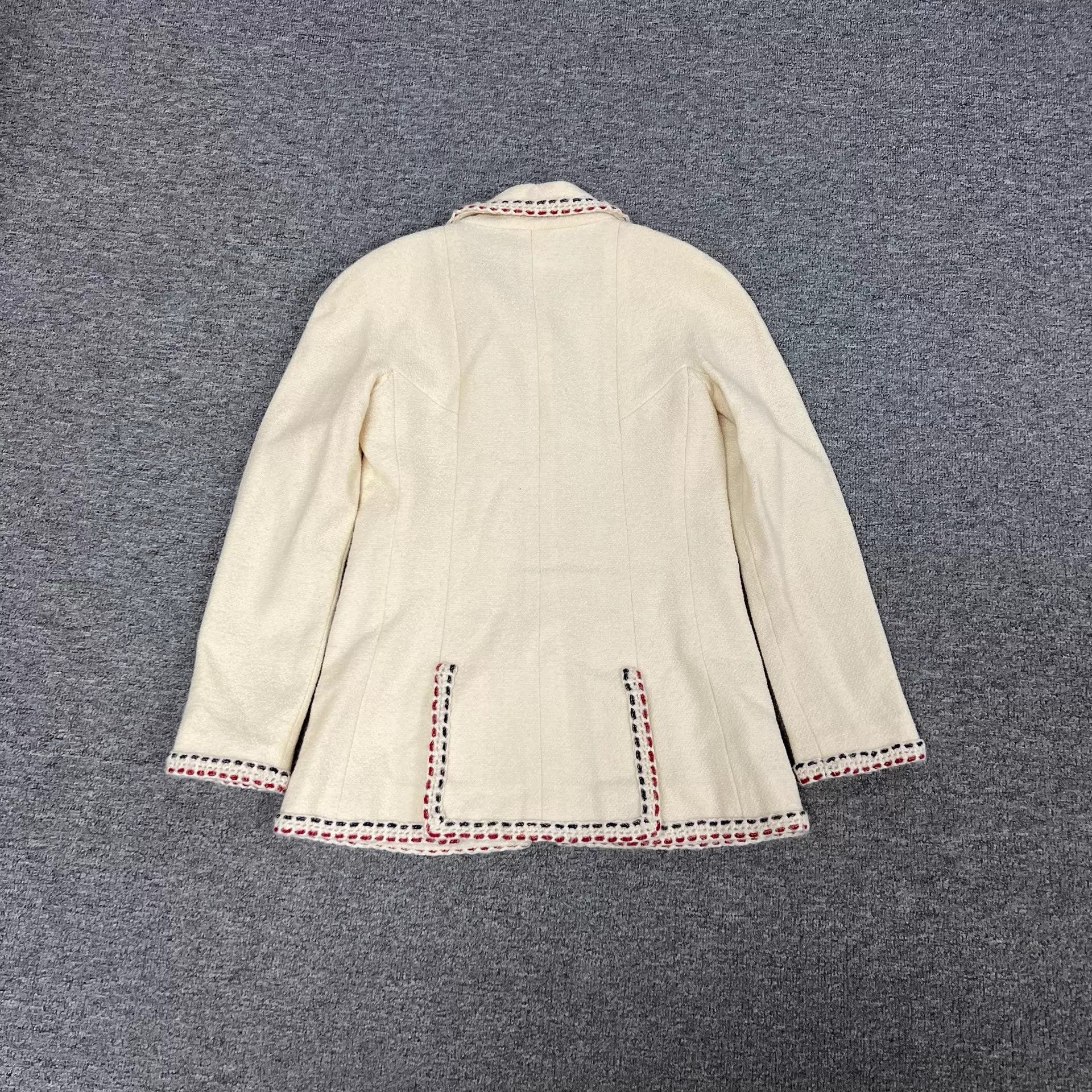 Chanel Chanel Burger color contrast stitching beige coat NWT 34 Size XS / US 0-2 / IT 36-38 - 3 Thumbnail