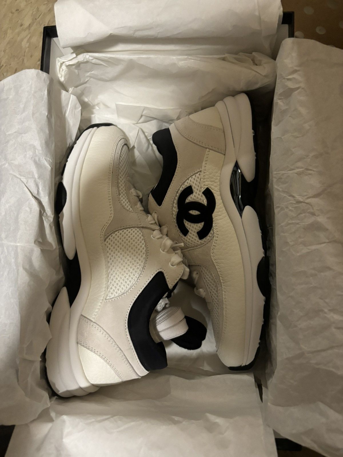 Chanel Chanel Wmns CC Logo Sneaker 'White Black' Size US 7 / EU 40 - 2 Thumbnail