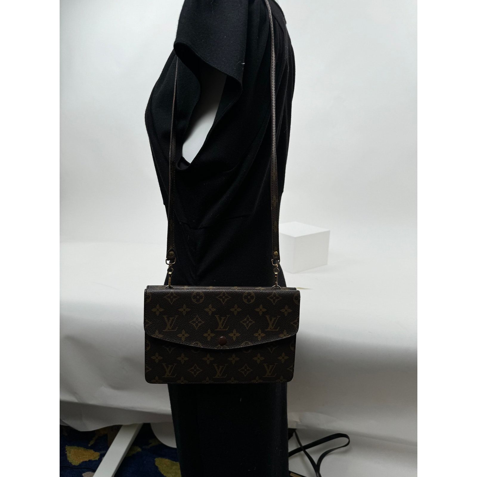 Louis Vuitton Louis Vuitton LV Pochette Double Rabat Thin Shoulder Bag Size ONE SIZE - 11 Thumbnail