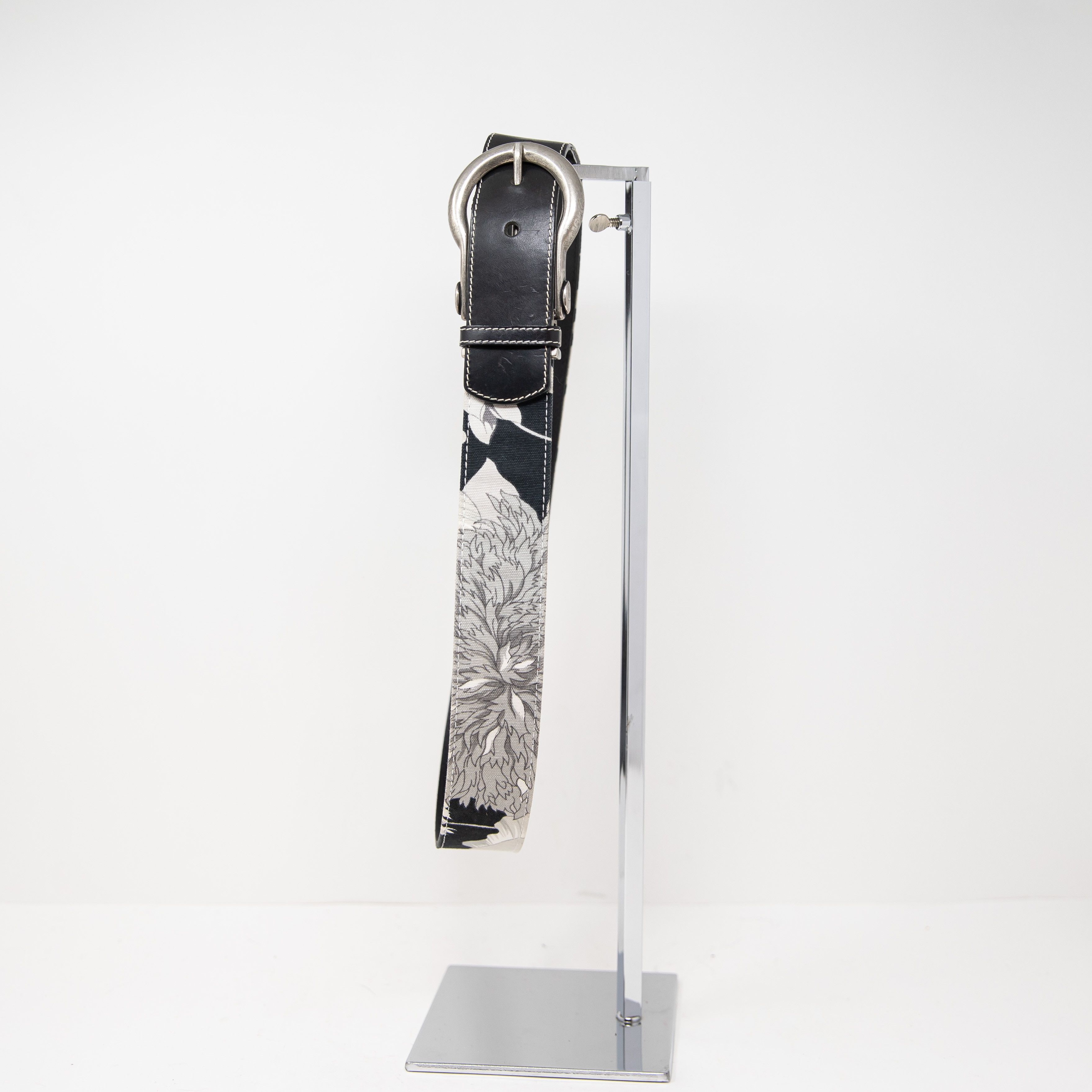 image of Burberry Black White Gray Floral Flower Print, Women's