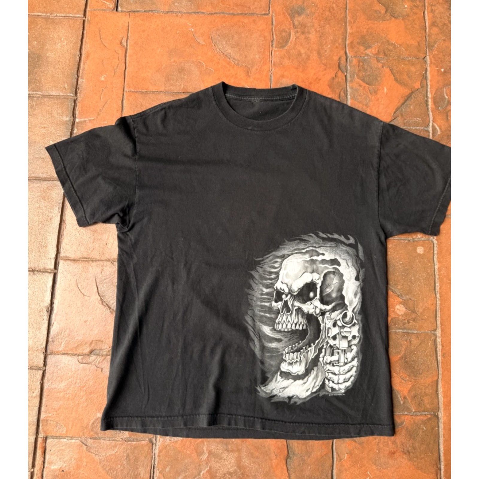 Vintage VINTAGE Hot Leathers Skulls Revolver T-Shirt XL Black Men Crew Neck Short Sleeve Graphic Grunge 2000s Emo Size US XL / EU 56 / 4 - 2 Thumbnail