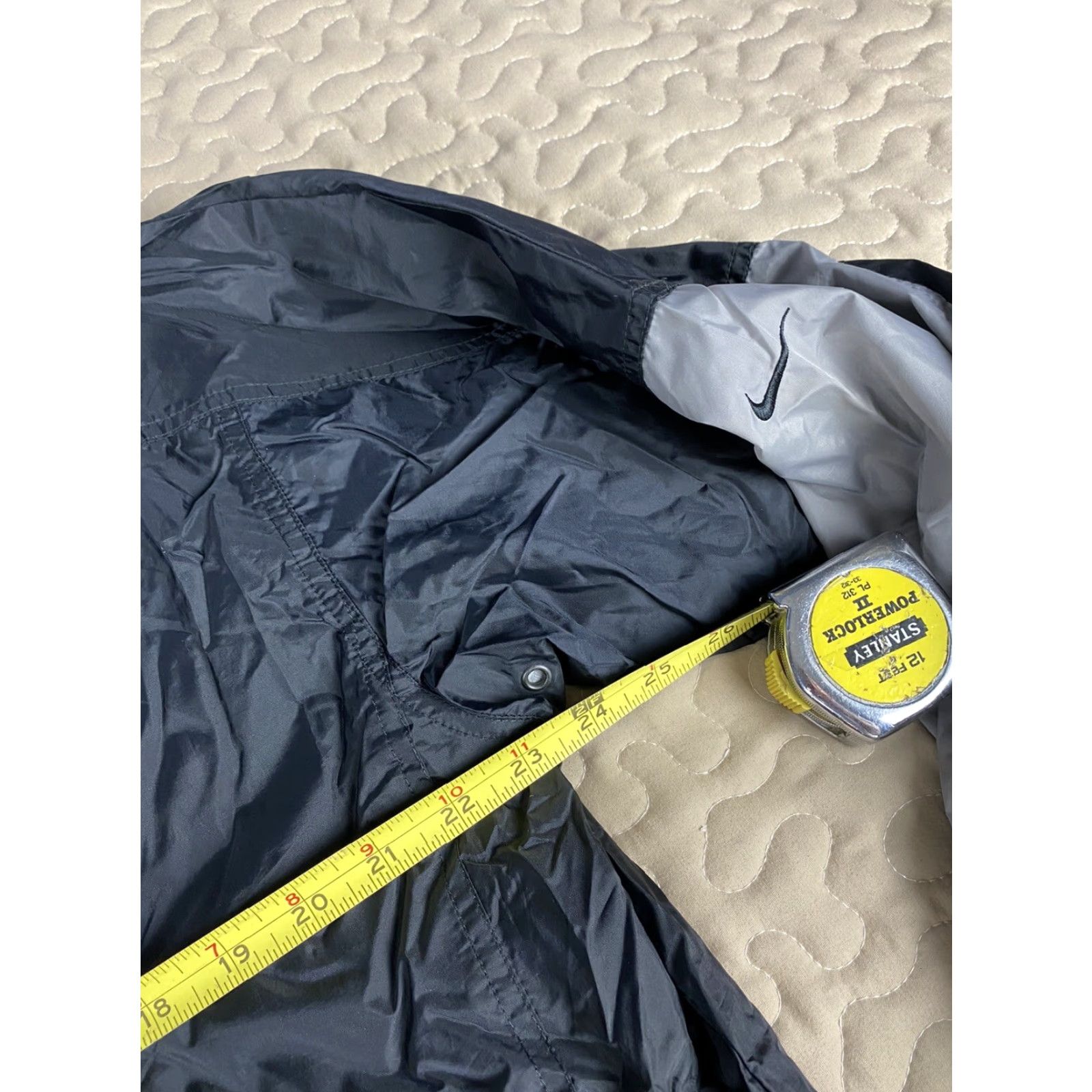 Nike Nike Air Vintage Windbreaker Jacket Mens L Black Gray Small Swoosh Size US L / EU 52-54 / 3 - 5 Thumbnail