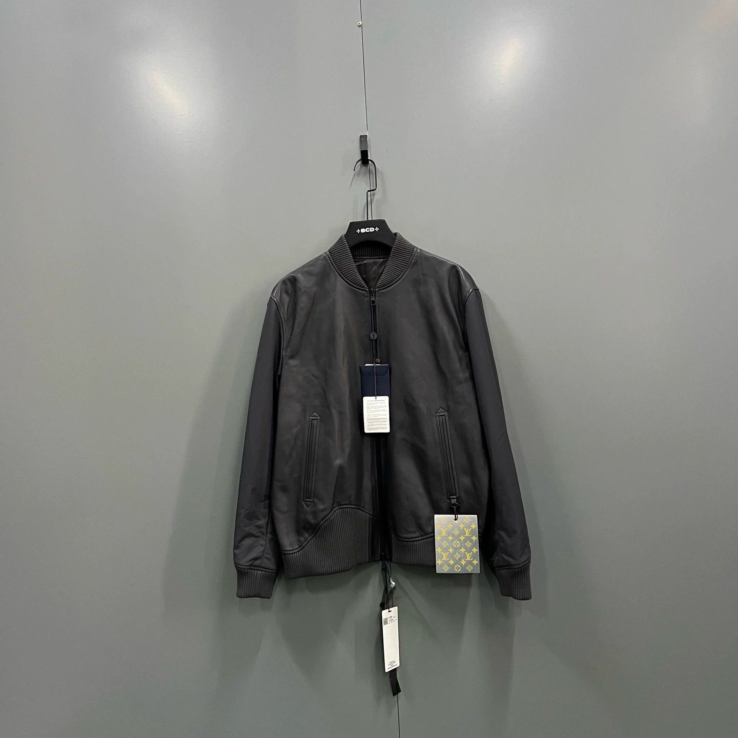 Louis Vuitton Louis Vuitton Double-Sided Leather Jacket for Men Size US L / EU 52-54 / 3 - 1 Thumbnail