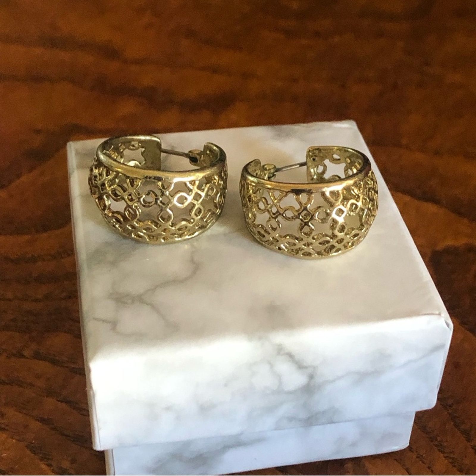 Vintage Vintage gold plated filigree small hoop earrings Size ONE SIZE - 1 Thumbnail
