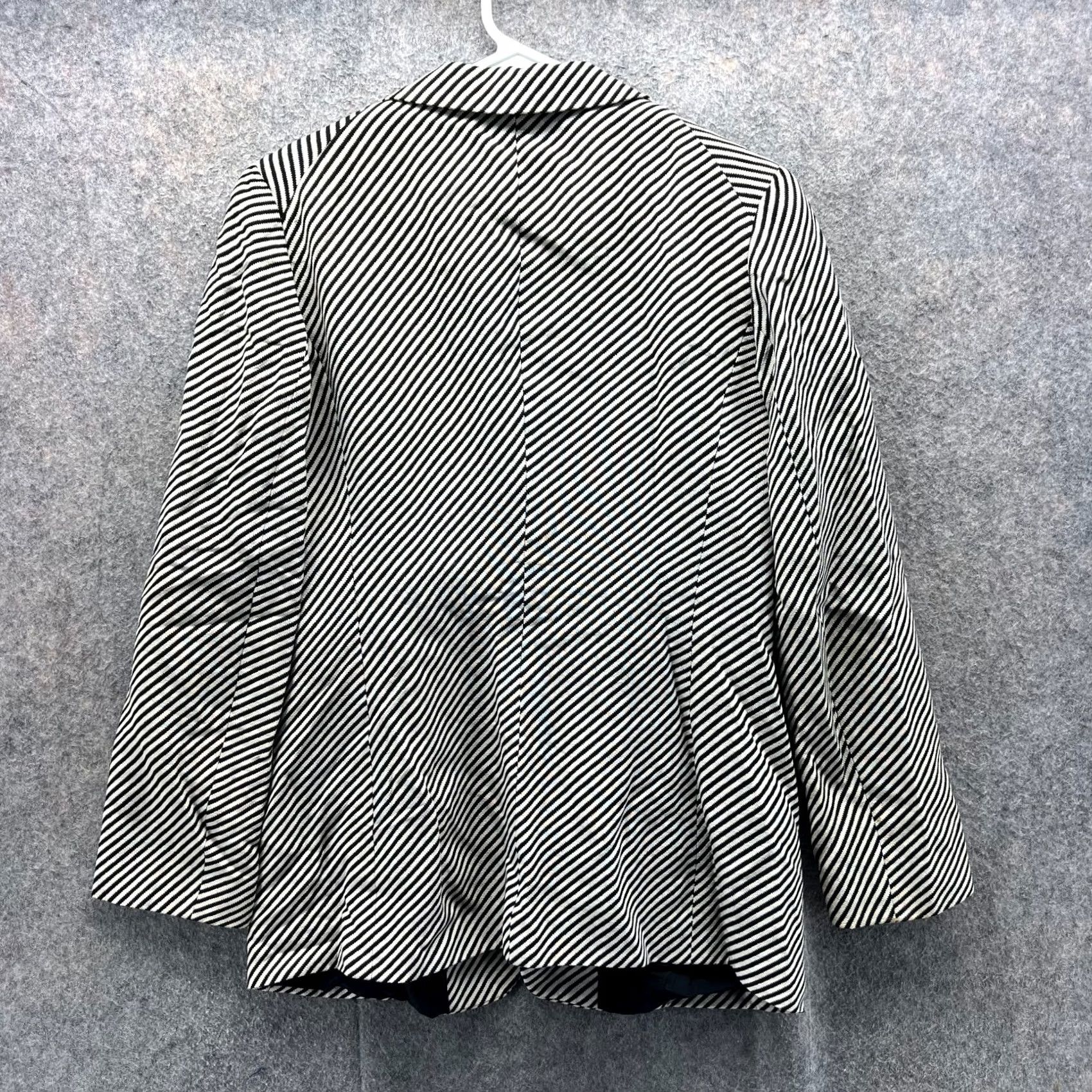 Giorgio Armani VINTAGE Giorgio Armani Blazer Womens 32 Black Beige Striped Wool Made in Italy Jacket Size XXS / US 00 / IT 34 - 2 Thumbnail