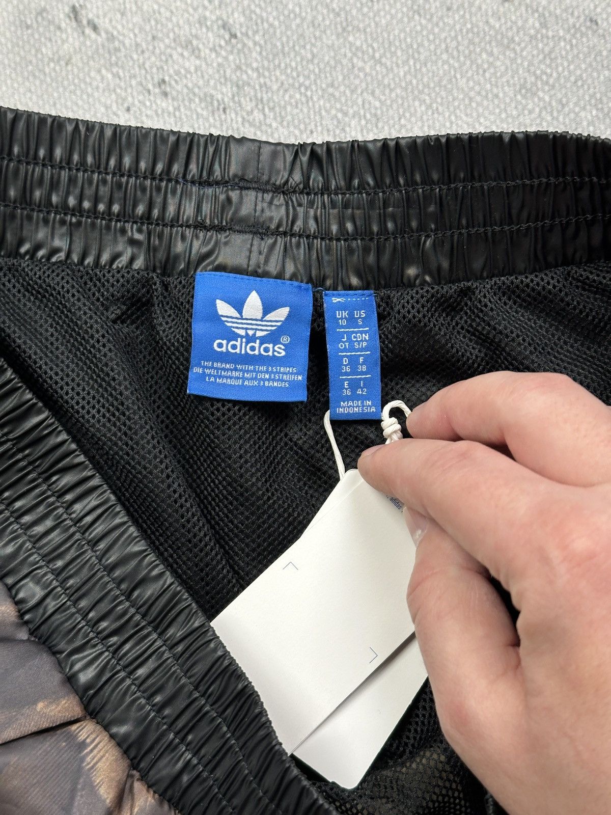 Adidas Adidas Originals Eagle Print Sample Tee & Shorts Set Rare Size 28" / US 6 / IT 42 - 11 Thumbnail