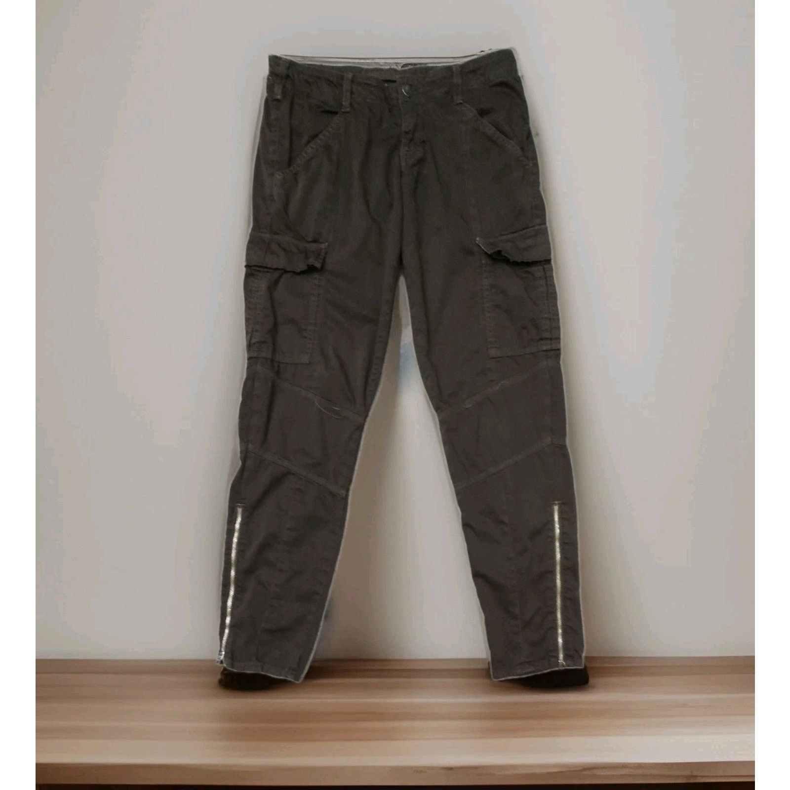 J Brand J Brand West Point Cargo Pants Olive Green Tapered Leg 25 Size 25" / US 0 / IT 36 - 1 Thumbnail