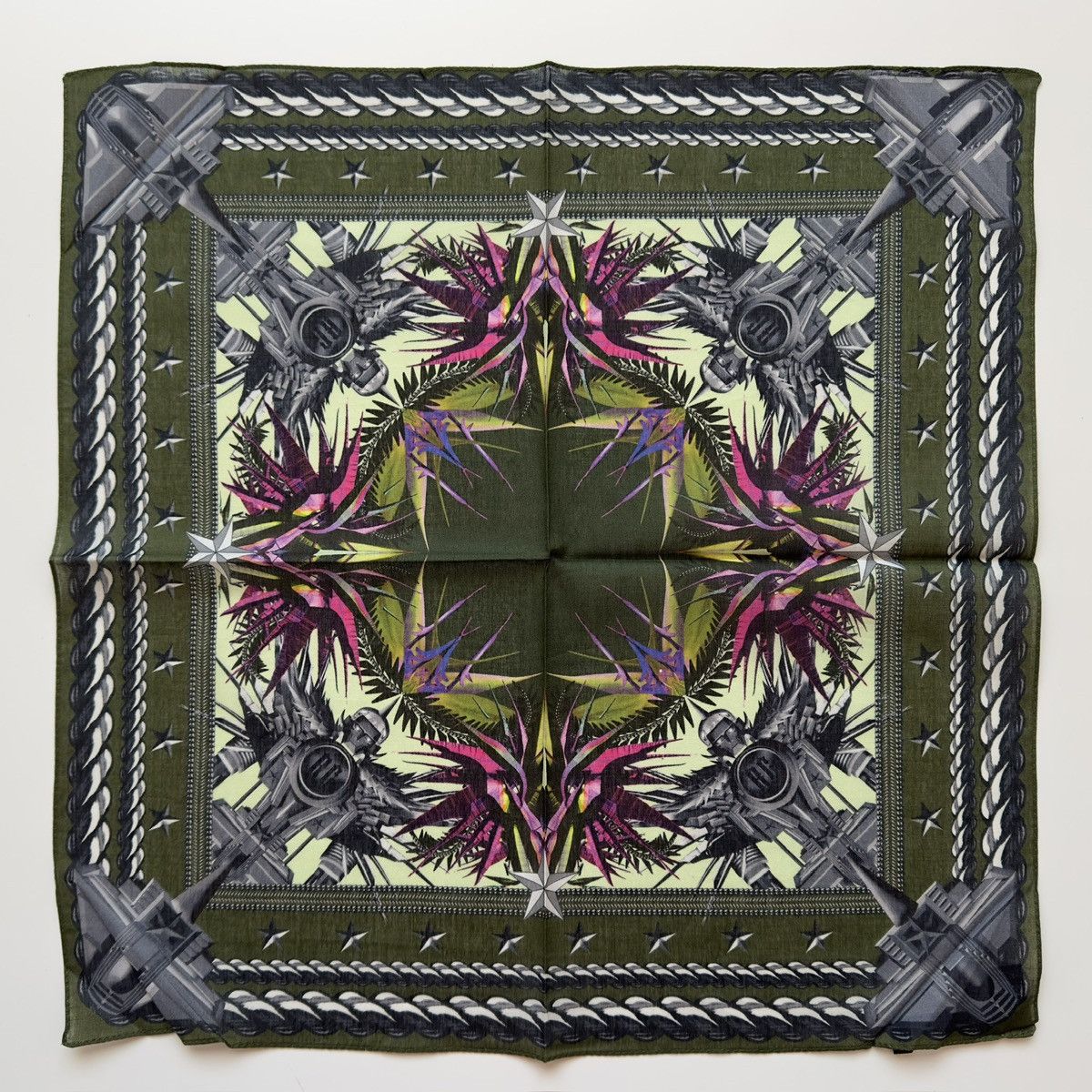 Givenchy Givenchy S/S 2012 Birds of Paradise Bandana Size ONE SIZE - 2 Thumbnail