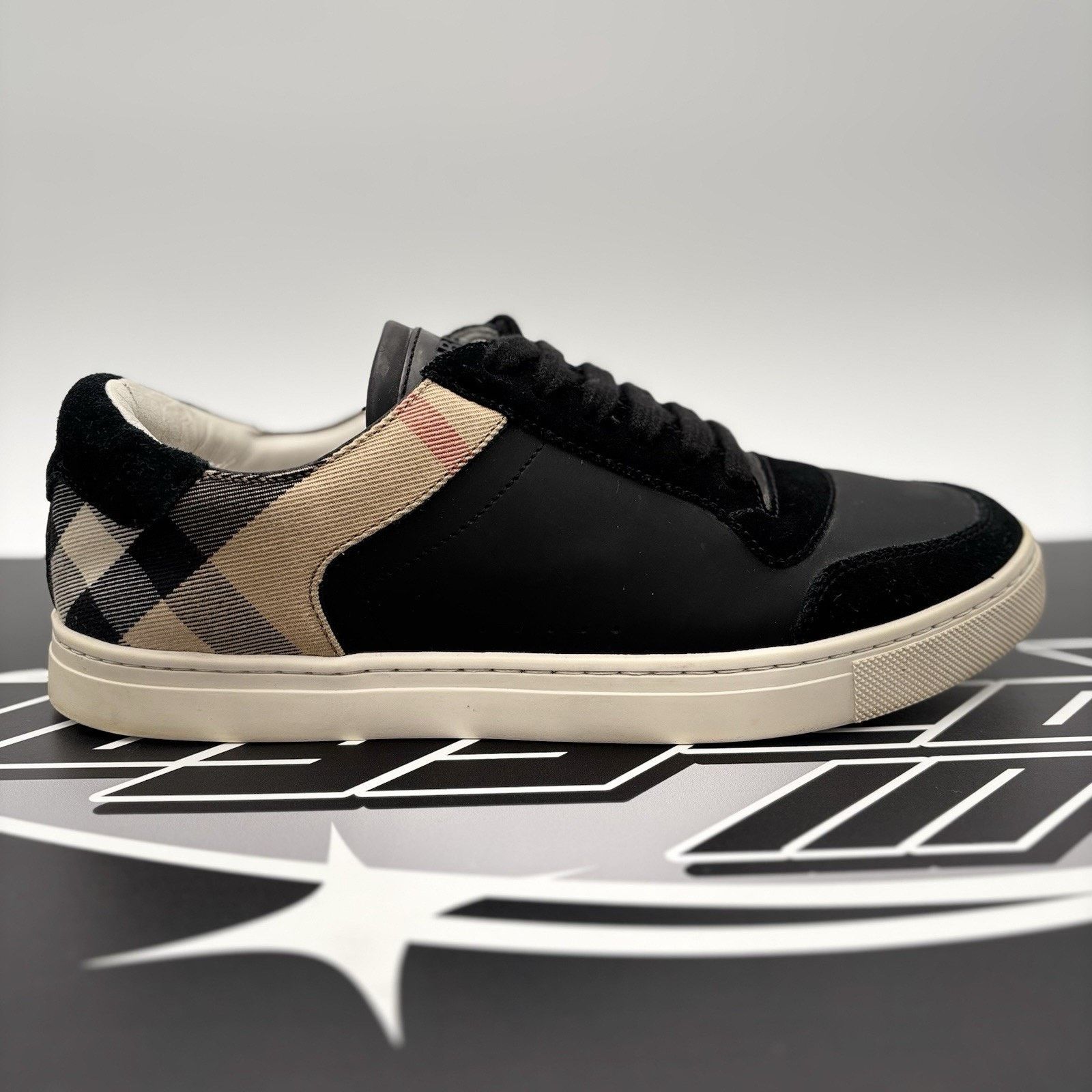 Burberry Burberry House Check ' Black Archive Beige White ' | GREAT! Size US 9 / EU 42 - 2 Thumbnail