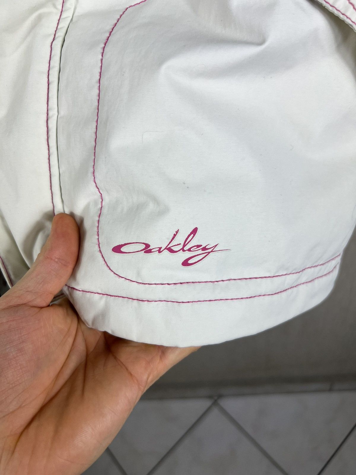 Oakley Vintage Oakley magnetic pocket y2k ski winter outdoor jacket Size S / US 4 / IT 40 - 24 Thumbnail