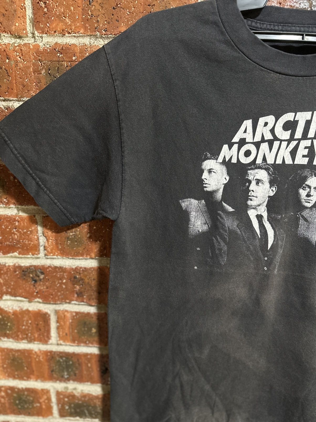 Band Tees Thrashed Vintage Arctic Monkeys Sun Faded Grunge Tee Size US M / EU 48-50 / 2 - 10 Thumbnail