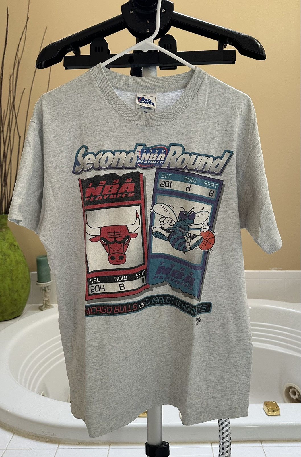 NBA × Vintage Vintage Chicago Bulls vs Charlotte Hornets 1998 NBA Playoffs Size US L / EU 52-54 / 3 - 1 Thumbnail