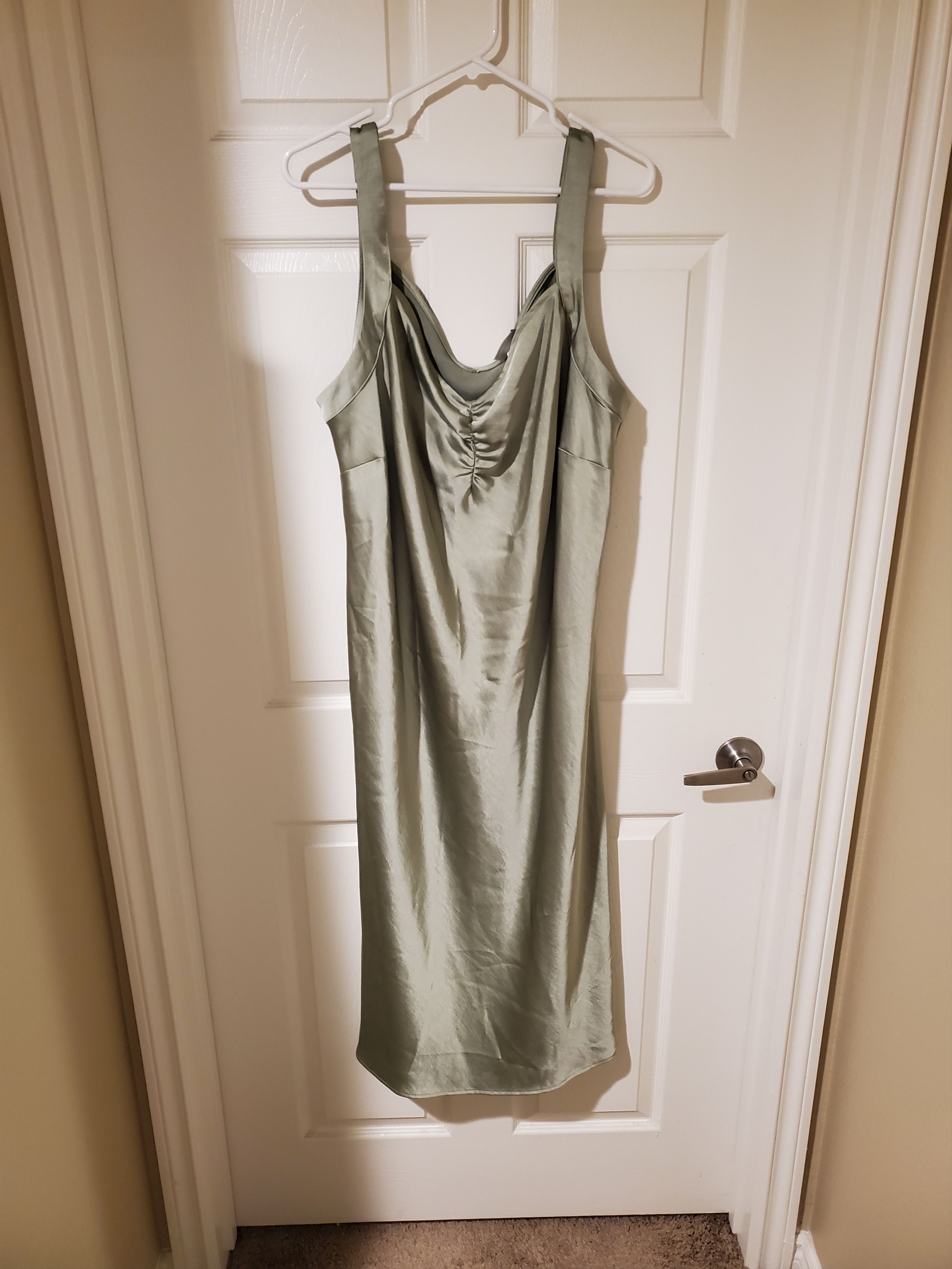 Other *NWT* Silky light green sage midi dress (2X) Size XXL / US 16-18 / IT 52-54 - 1 Thumbnail