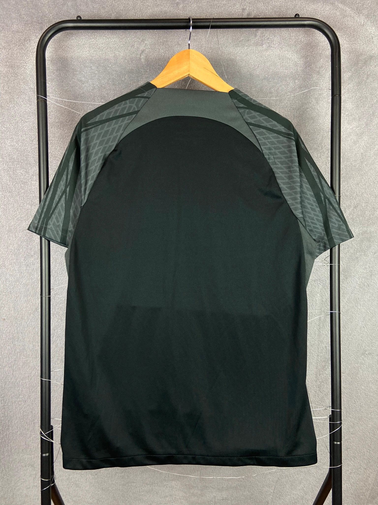 Nike Nike training t-shirt vintage sportswear rare black swoosh Size US L / EU 52-54 / 3 - 4 Thumbnail