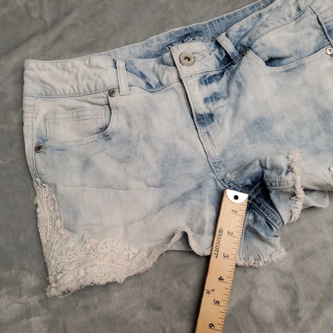 Vintage Maurices Shorts Womens 9 10 Tie Dye Denim Micro Mini Low Rise Lace Y2K 90s USA Casual Cotton Blend Pocket 5-Pocket Belt Loops Mens Womens Girls Boys Size 32" / US 10 / IT 46 - 7 Thumbnail