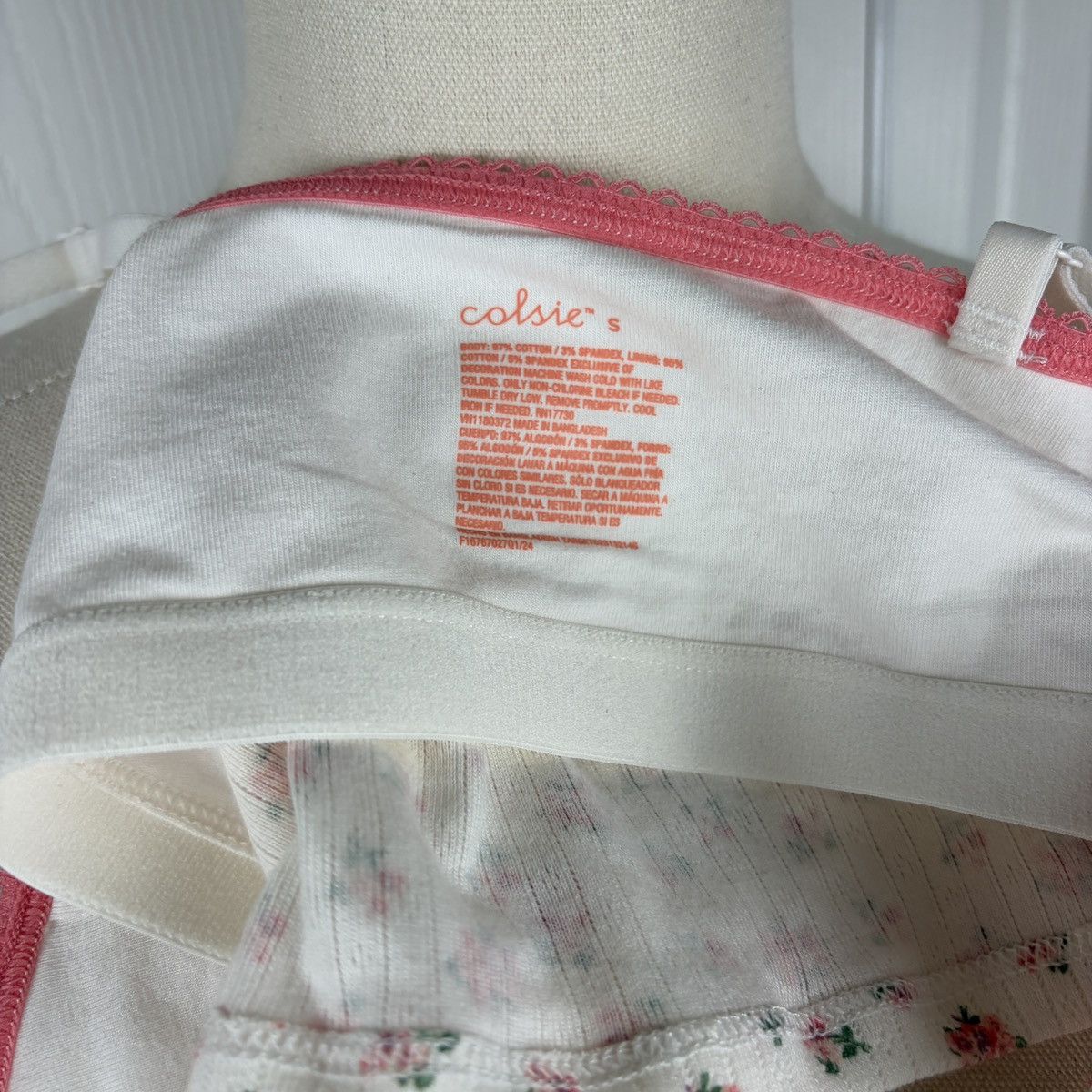 Other Colsie white floral cami Size S / US 4 / IT 40 - 4 Thumbnail
