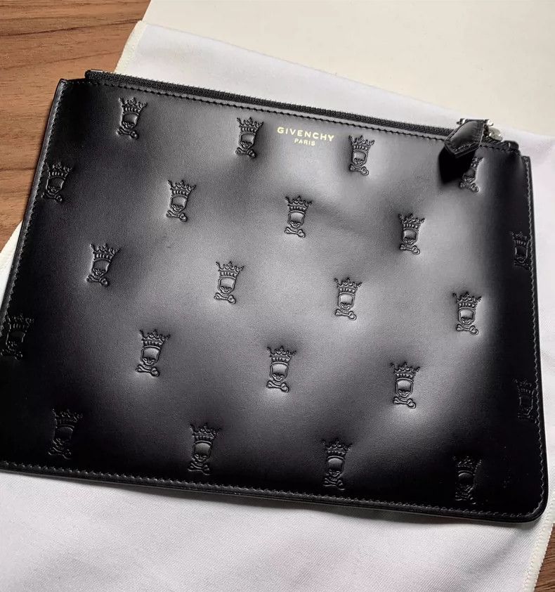 Givenchy Givenchy Nearly New Black Leather Skull Print Handbag Size ONE SIZE - 1 Thumbnail