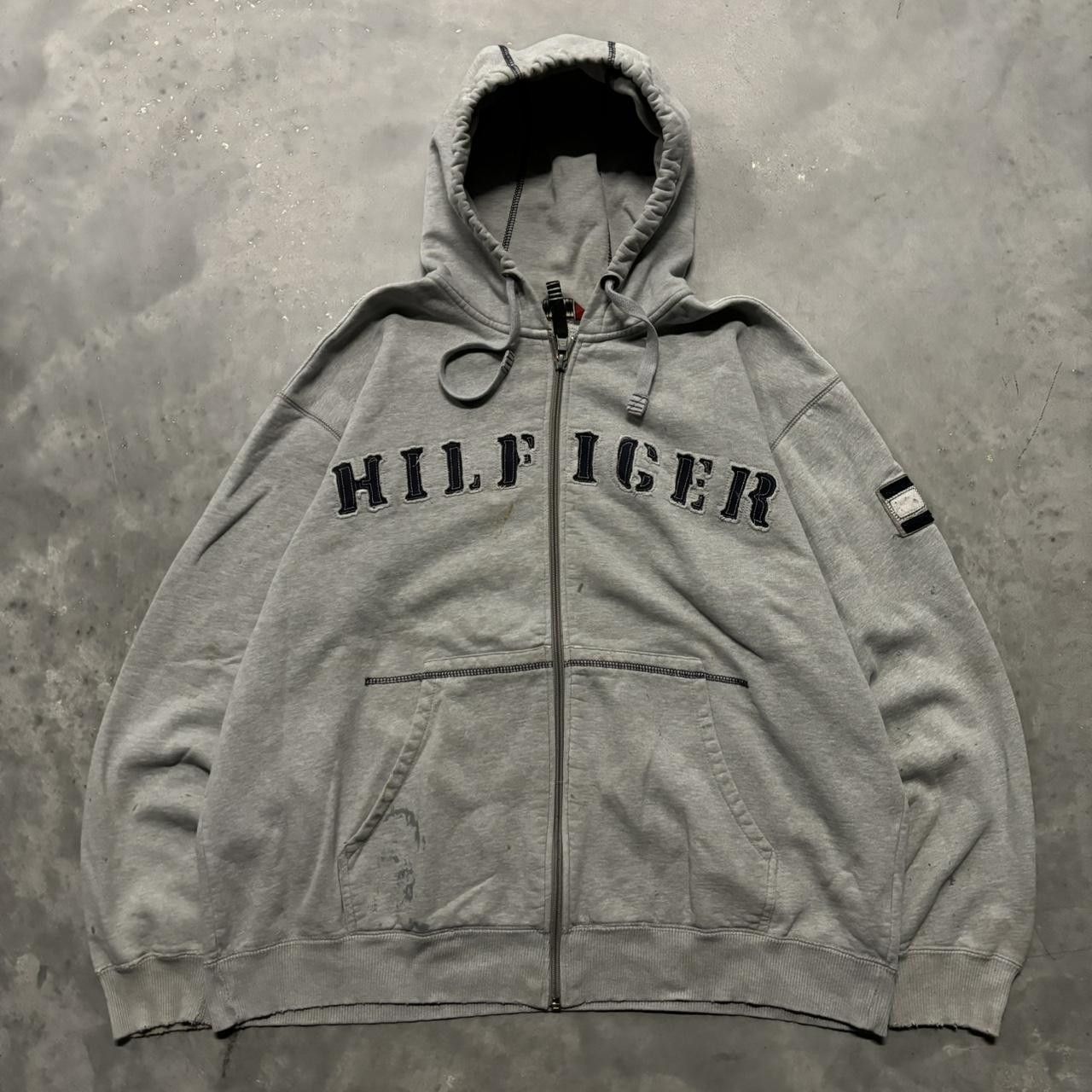 Tommy Hilfiger × Vintage Crazy Vintage 90s Distressed Tommy Hilfiger Spellout Essential Hoodie! Size US XL / EU 56 / 4 - 1 Thumbnail