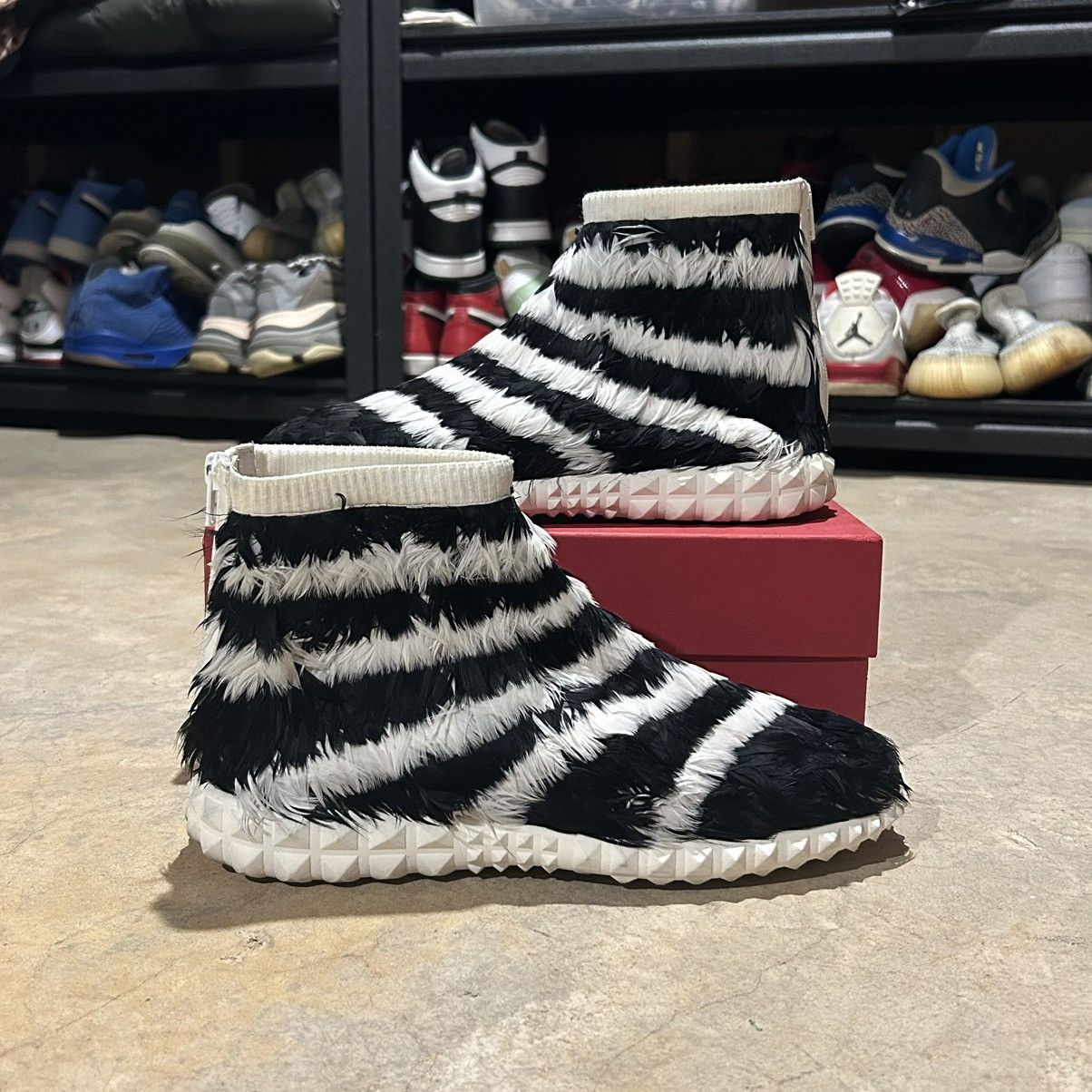 Designer × Valentino Valentino Garavani Feather Embellished Sneakers US 7.5 Size US 7.5 / EU 40-41 - 1 Thumbnail