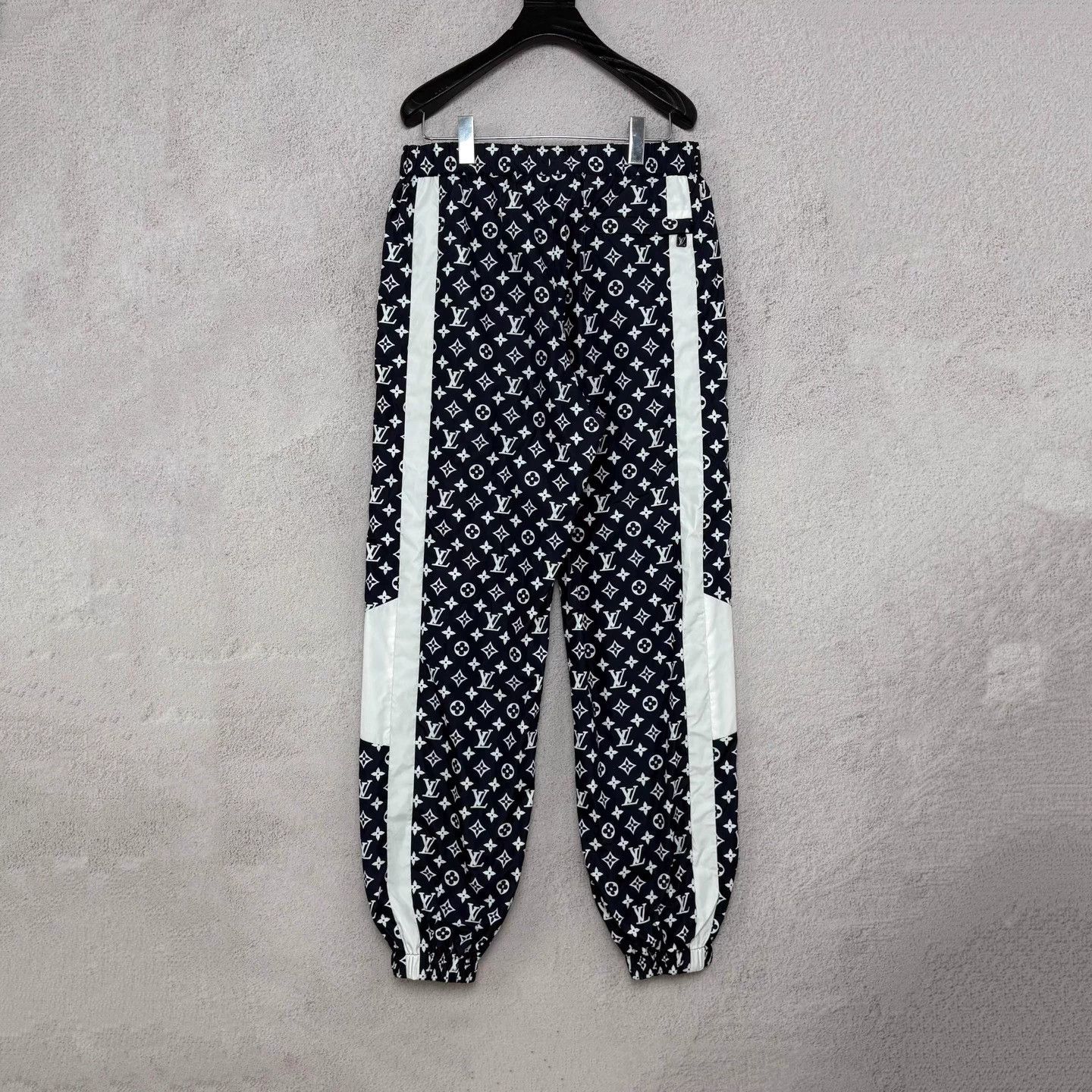 Louis Vuitton LV Monogram allover cuffed sweatpants size 50 Size US 34 / EU 50 - 2 Thumbnail