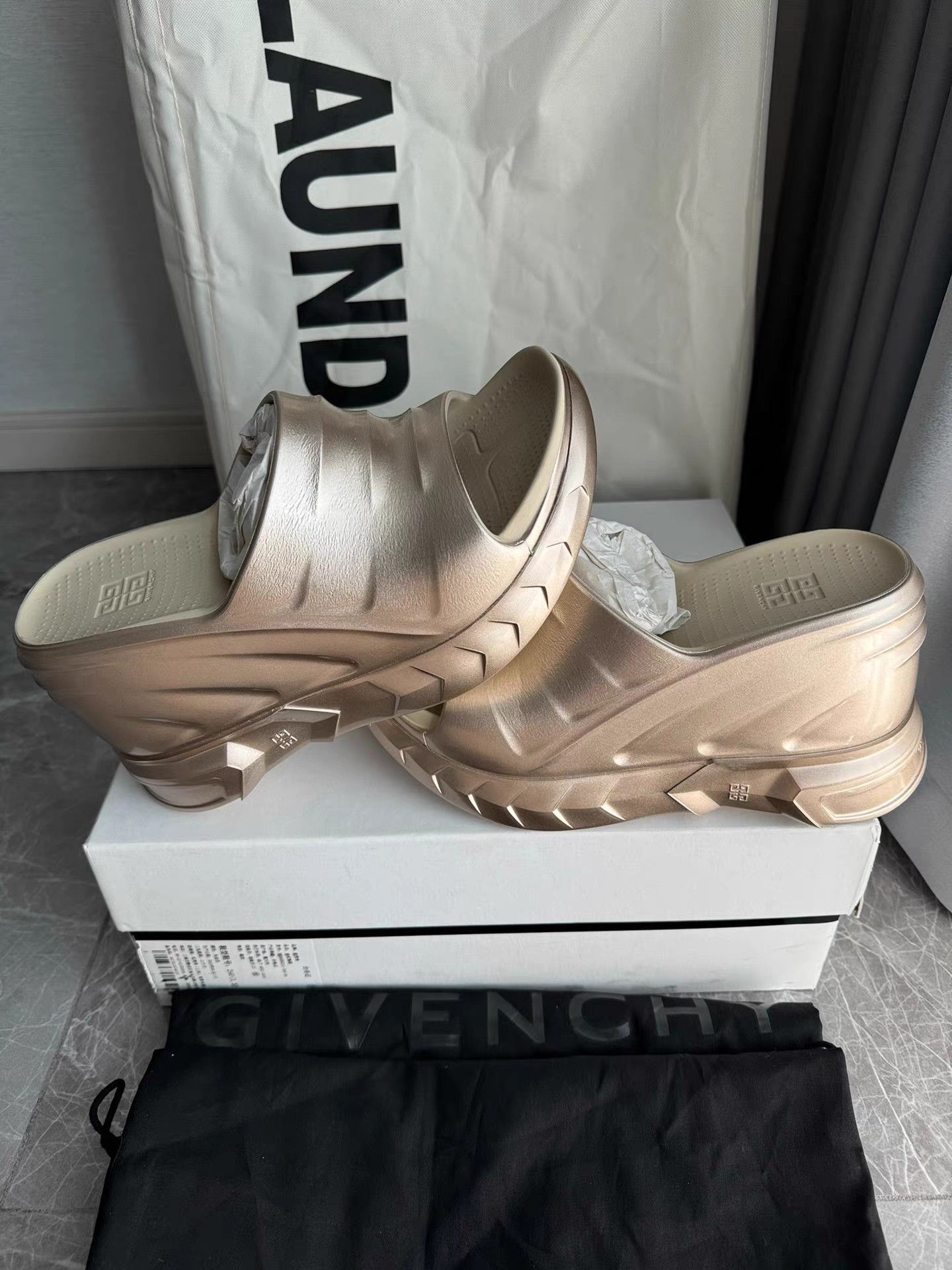 Givenchy GIVENCHY Marshmallow Sneakers K6 Size US 9 / IT 39 - 6 Thumbnail