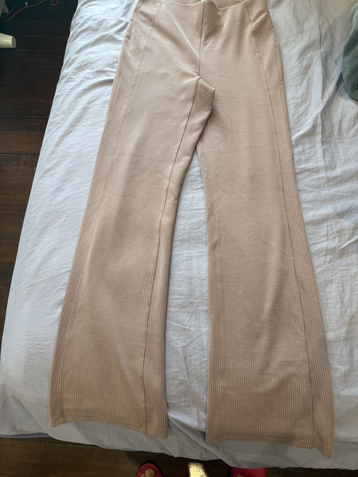 Lululemon Lululemon Ribbed softstreme flared Pants regular size 8 Size 30" / US 8 / IT 44 - 5 Thumbnail