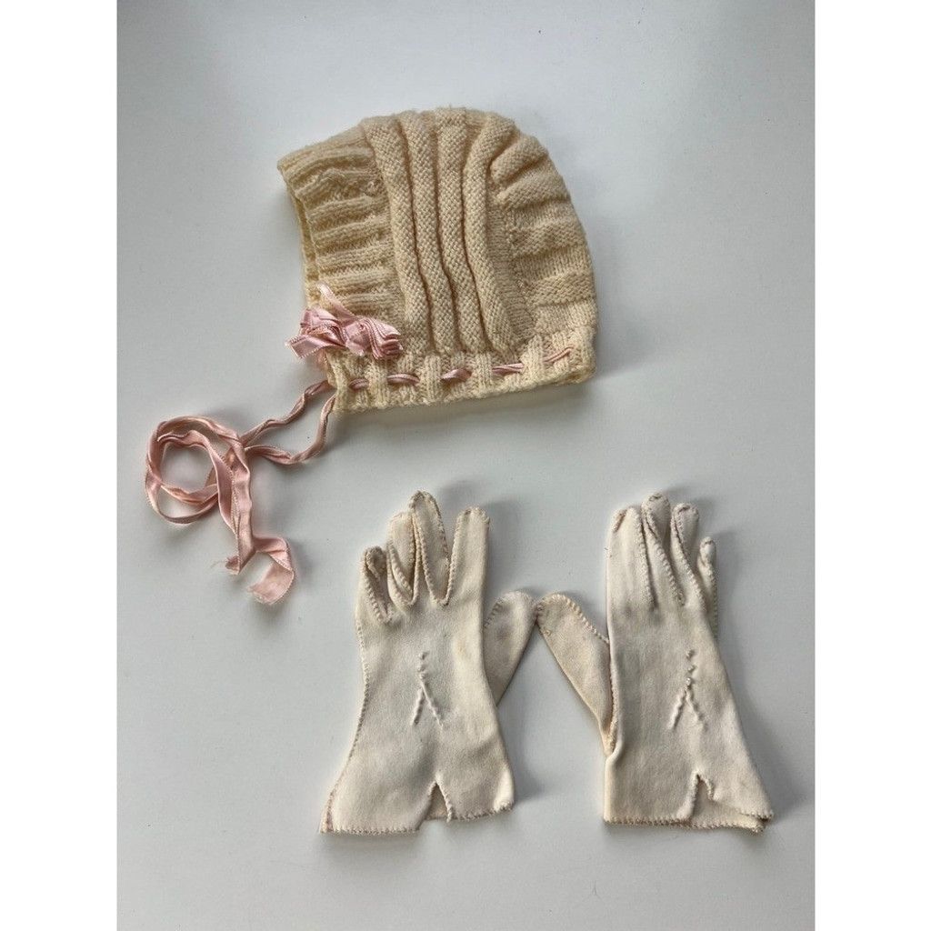Vintage 1930- 1940s Vintage Handmade Baby Bonnet Child Dress Gloves Size ONE SIZE - 1 Thumbnail