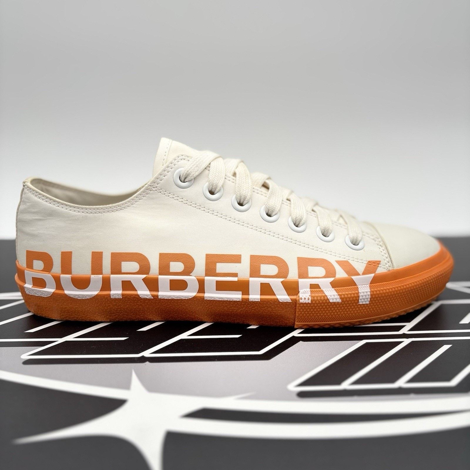 Burberry Burberry Low Sneaker ' Orange, White ' | SUPER CLEAN! Size US 8 / EU 41 - 2 Thumbnail