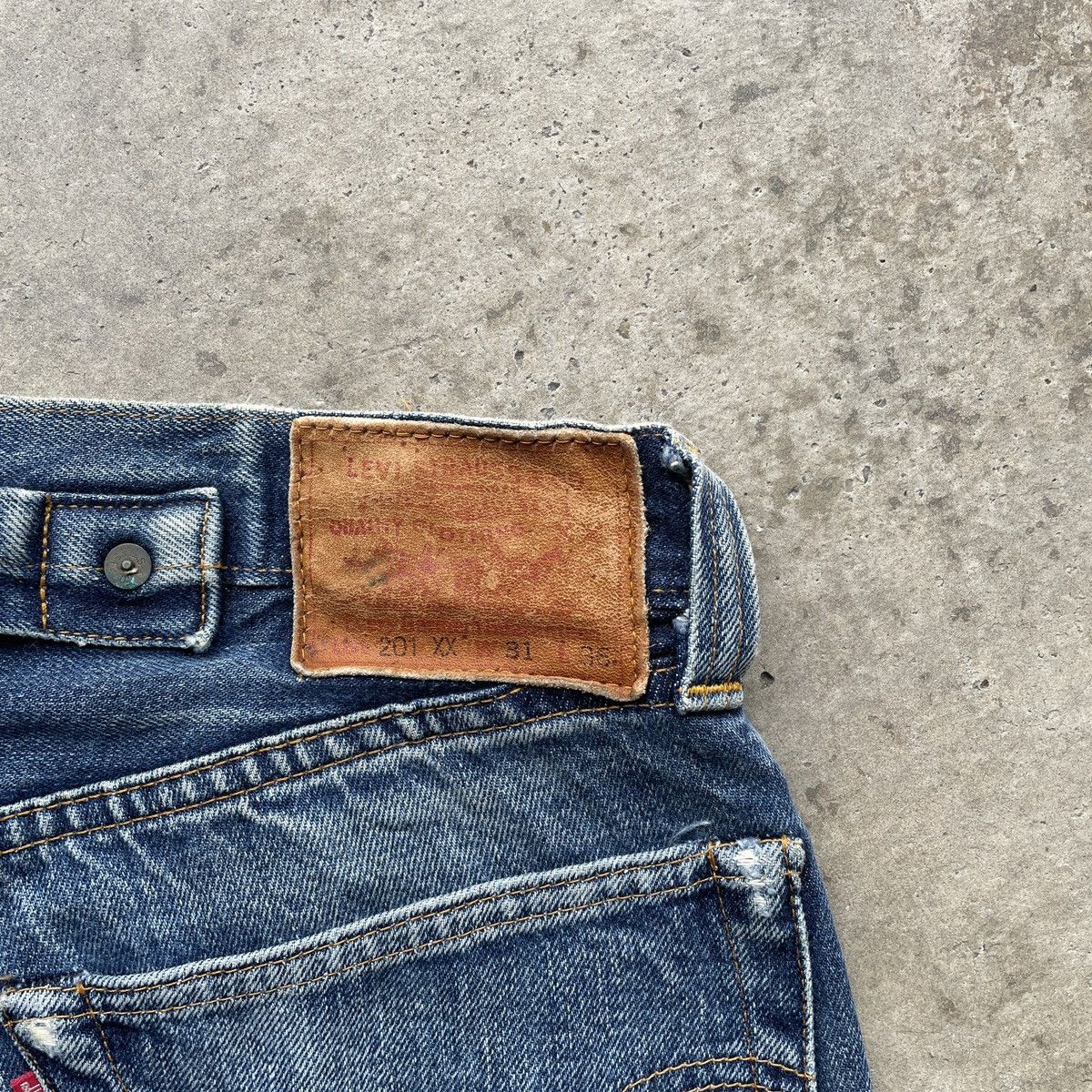 Levi's Vintage Clothing Vintage Levis Big E USA Buckle Faded Selvedge Jeans Pants Size US 28 / EU 44 - 12 Thumbnail