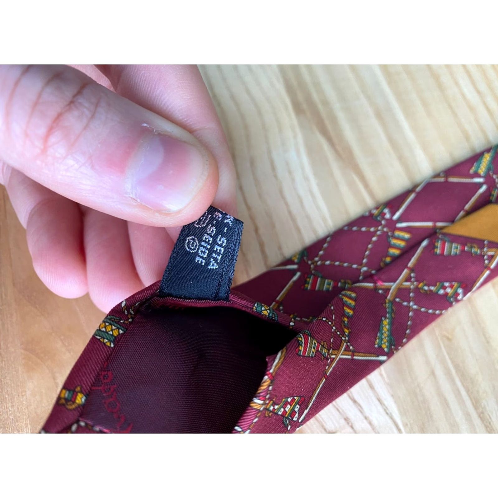 Salvatore Ferragamo VINTAGE Salvatore Ferragamo Tie Burgundy 100% Silk Made in Italy Men Leather? Wait. Size ONE SIZE - 6 Thumbnail