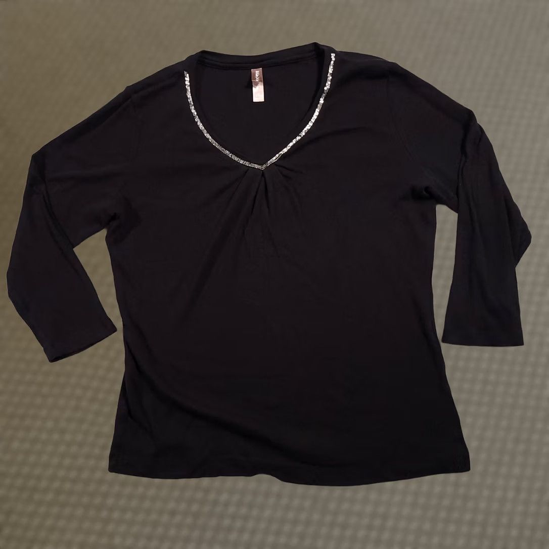 Vintage VINTAGE White Stag Sweater Womens Medium Black Beaded Front Long Sleeve V-Neck Pullover Knit 90s Classic Size M / US 6-8 / IT 42-44 - 1 Thumbnail