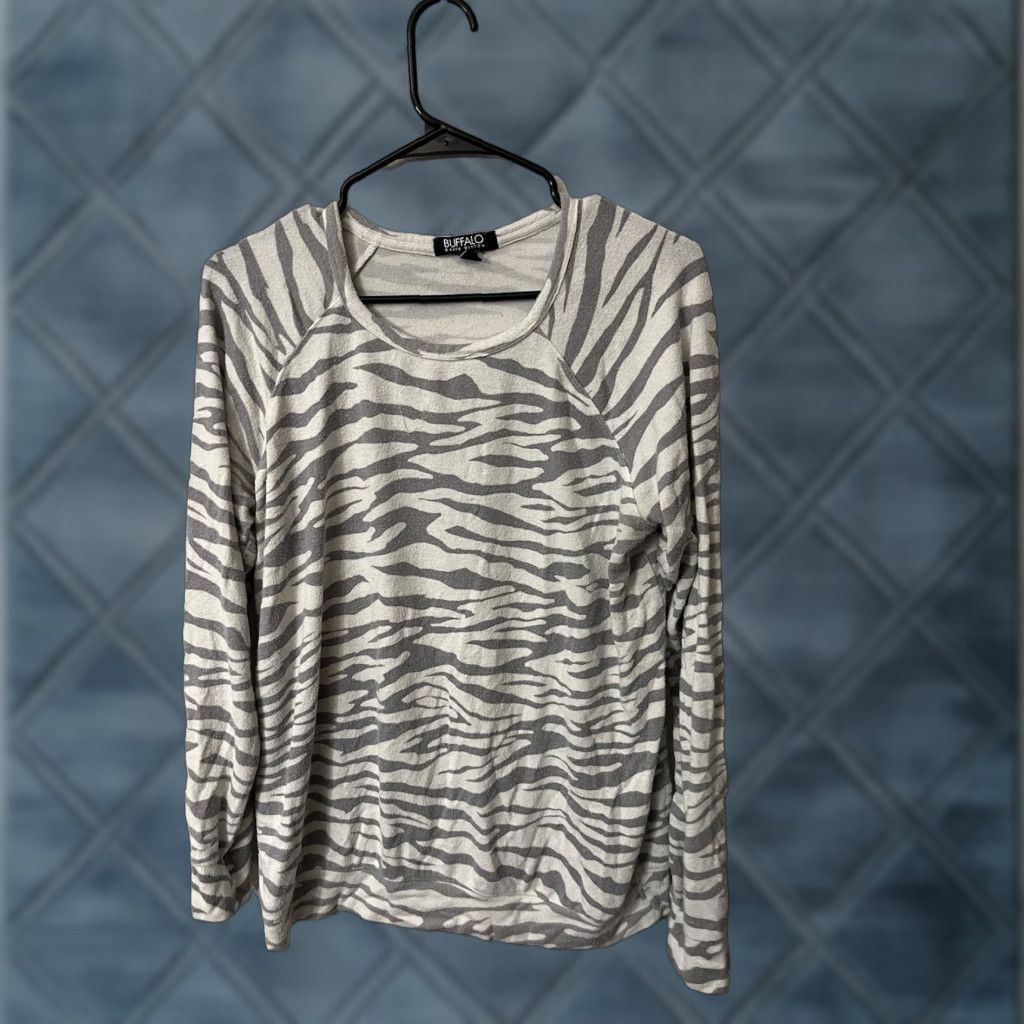 Buffalo David Bitton Buffalo David Bitton Sweatshirt Womens Large Gray White Animal Print Soft Knit Size L / US 10 / IT 46 - 1 Thumbnail