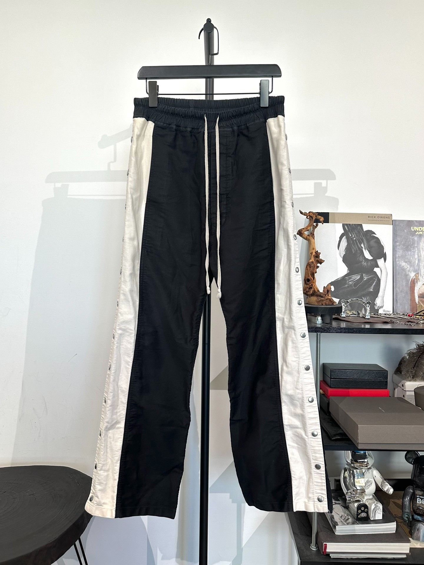 Rick Owens Drkshdw Rick Owens Drkshdw Cargo Button Fly Pants S Size US 26 / EU 42 - 1 Thumbnail