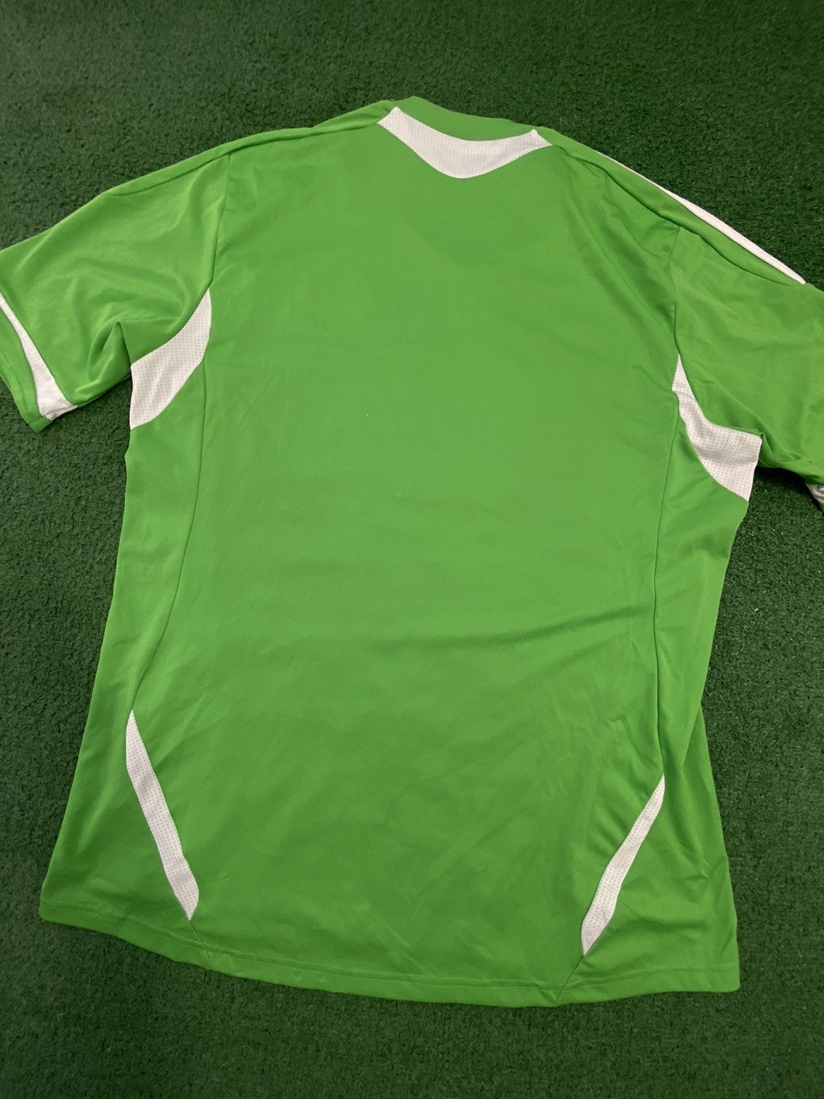 Adidas Adidas jersey wolfsburg tshirt Size US XL / EU 56 / 4 - 7 Thumbnail