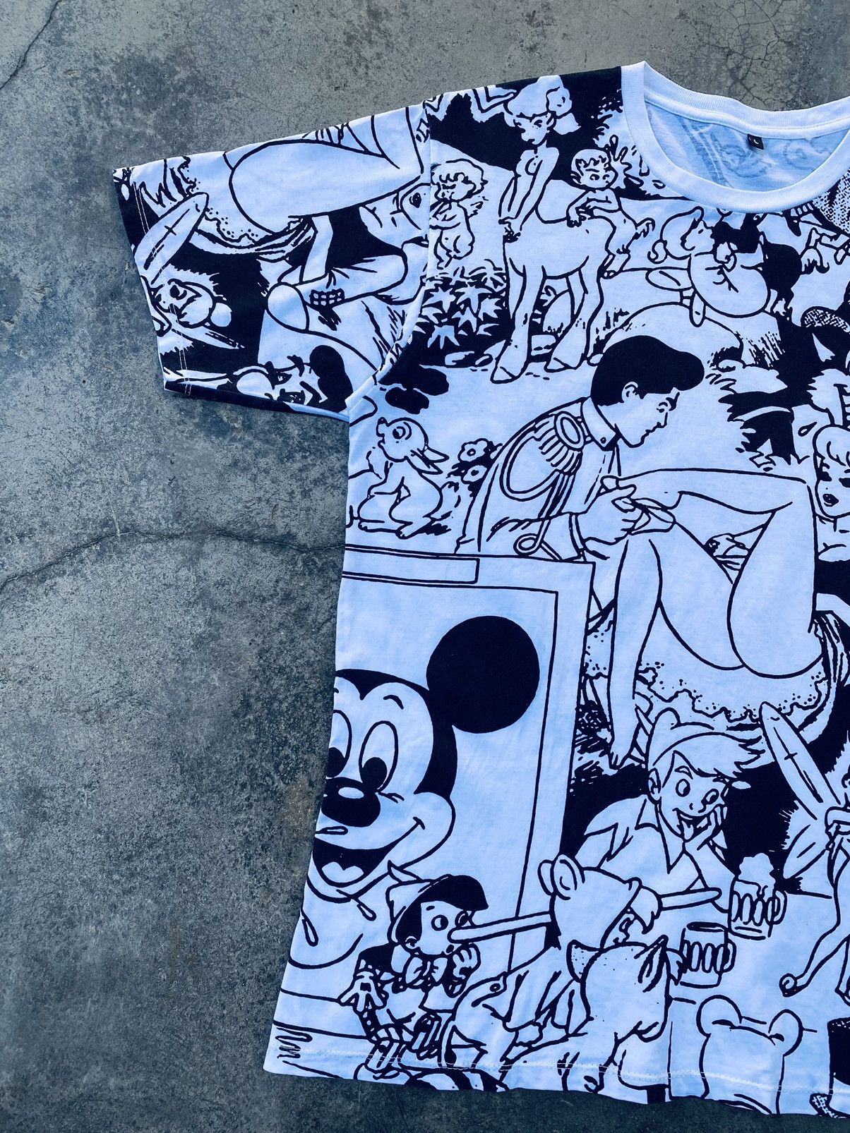 Vintage Vintage Over Print Cartoon Tees Size US L / EU 52-54 / 3 - 5 Thumbnail