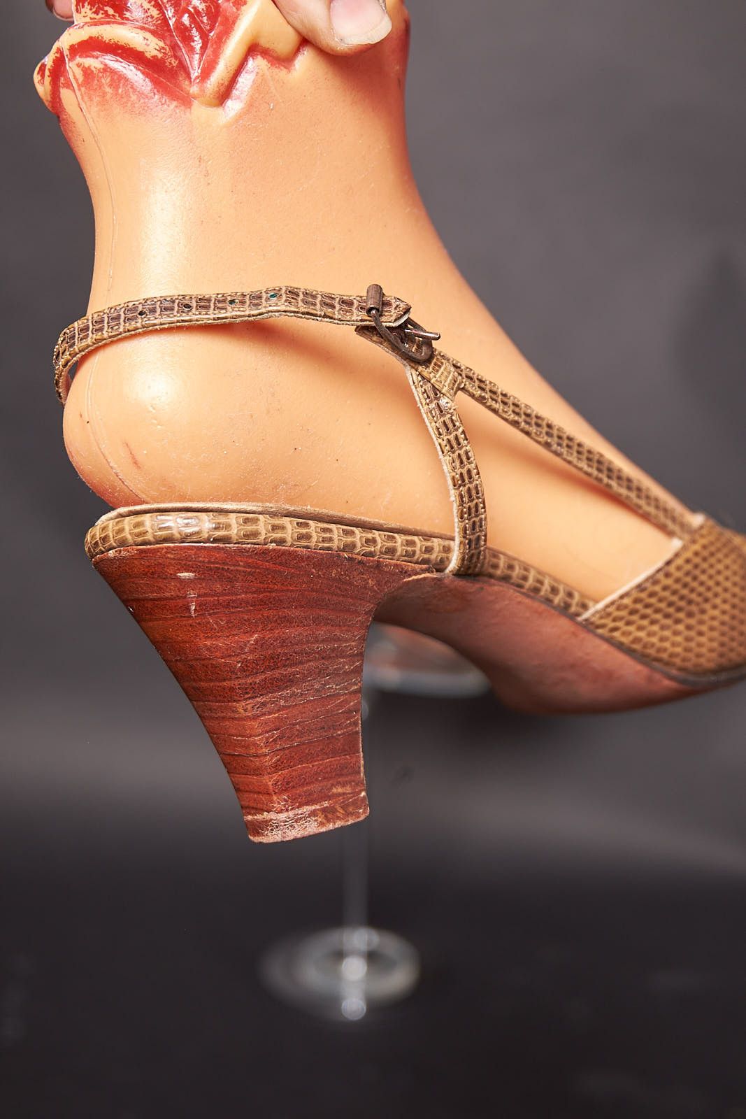 Vintage 1960s Tan Pressed Leather Slingbacks Low Heels Shoes Size US 6 / IT 36 - 6 Thumbnail