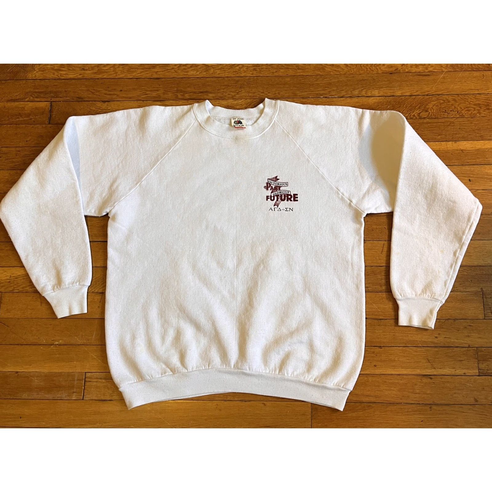 Fruit Of The Loom VINTAGE William Jewell College Homecoming 1991 Sweater Men’s 2XL White Graphic Print Raglan Sweatshirt University College Football 90s Mens Size US XXL / EU 58 / 5 - 2 Thumbnail