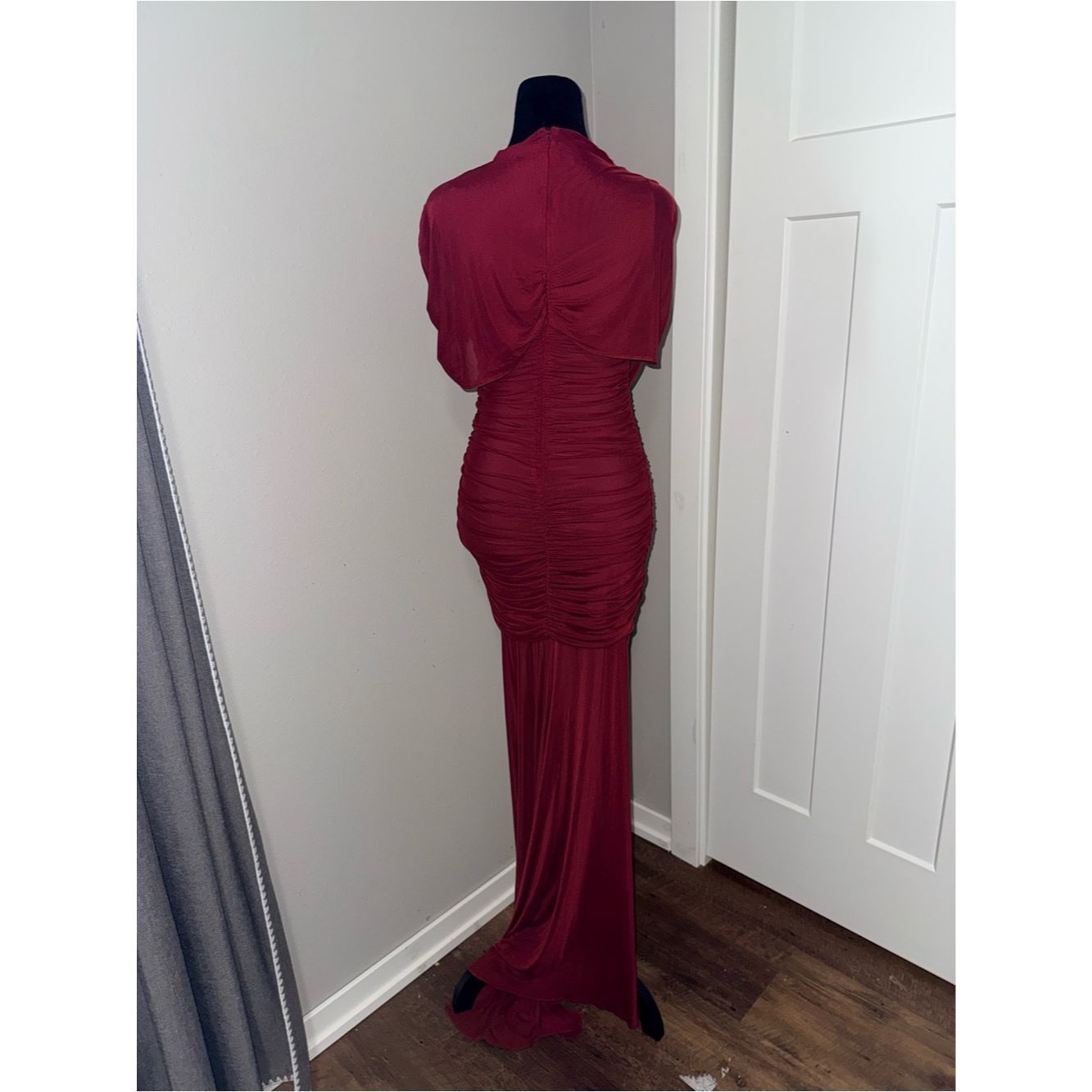 Amanda Uprichard Amanda Uprichard REVOLVE Evianna Mesh Gown in Burgundy XS D Size XS / US 0-2 / IT 36-38 - 4 Thumbnail