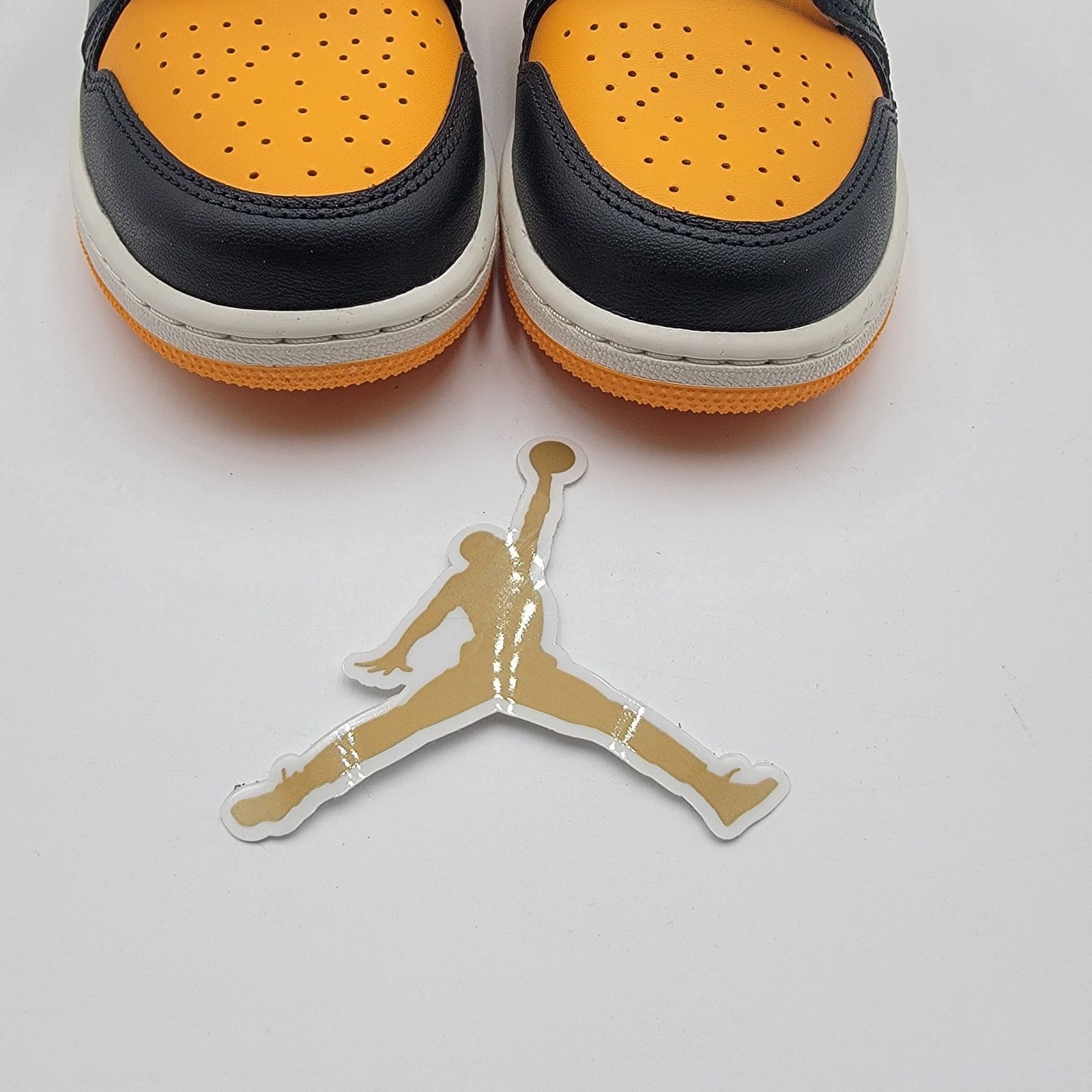 Jordan Brand Air Jordan 1 Retro High OG GS 'Yellow Toe' Sz 5.5 575441-711 Size US 5.5 / EU 38 - 4 Thumbnail