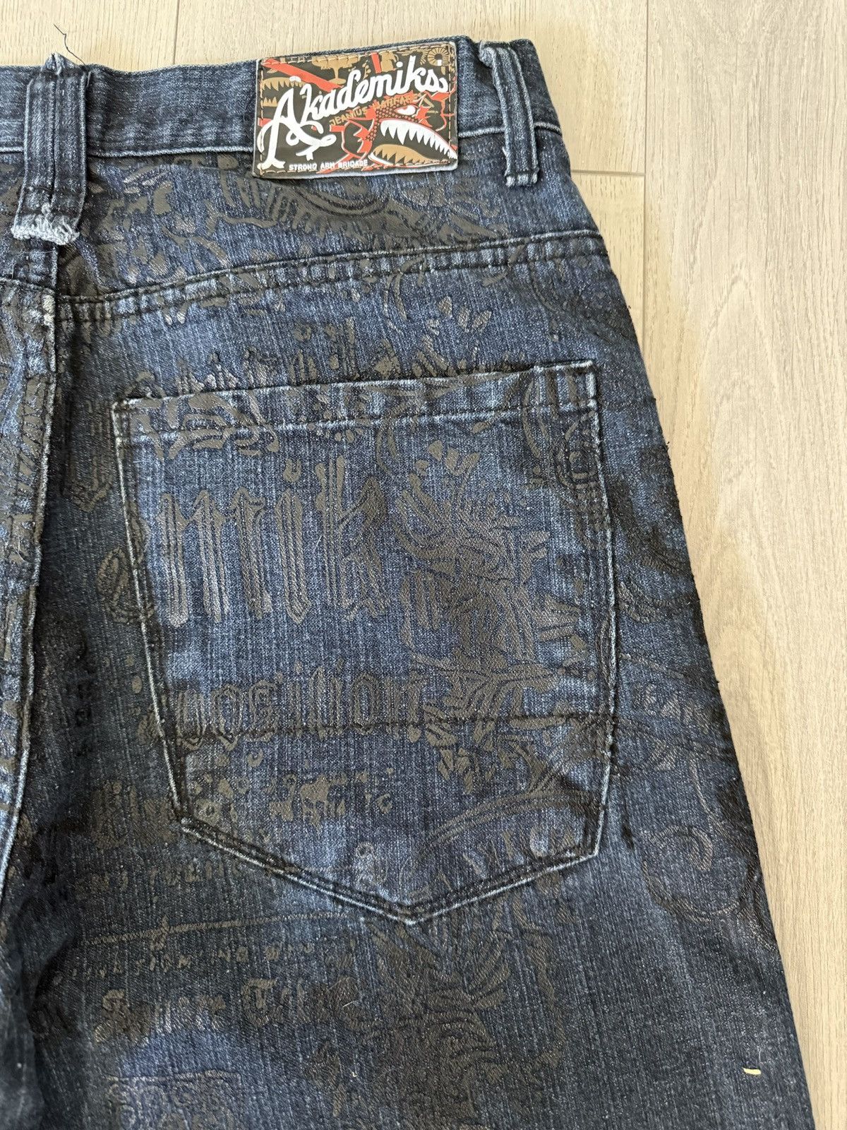 Akademiks Late 2000s Akademiks Baggy Hip Hop Embossed Jeans (34x32) Size US 34 / EU 50 - 1 Thumbnail