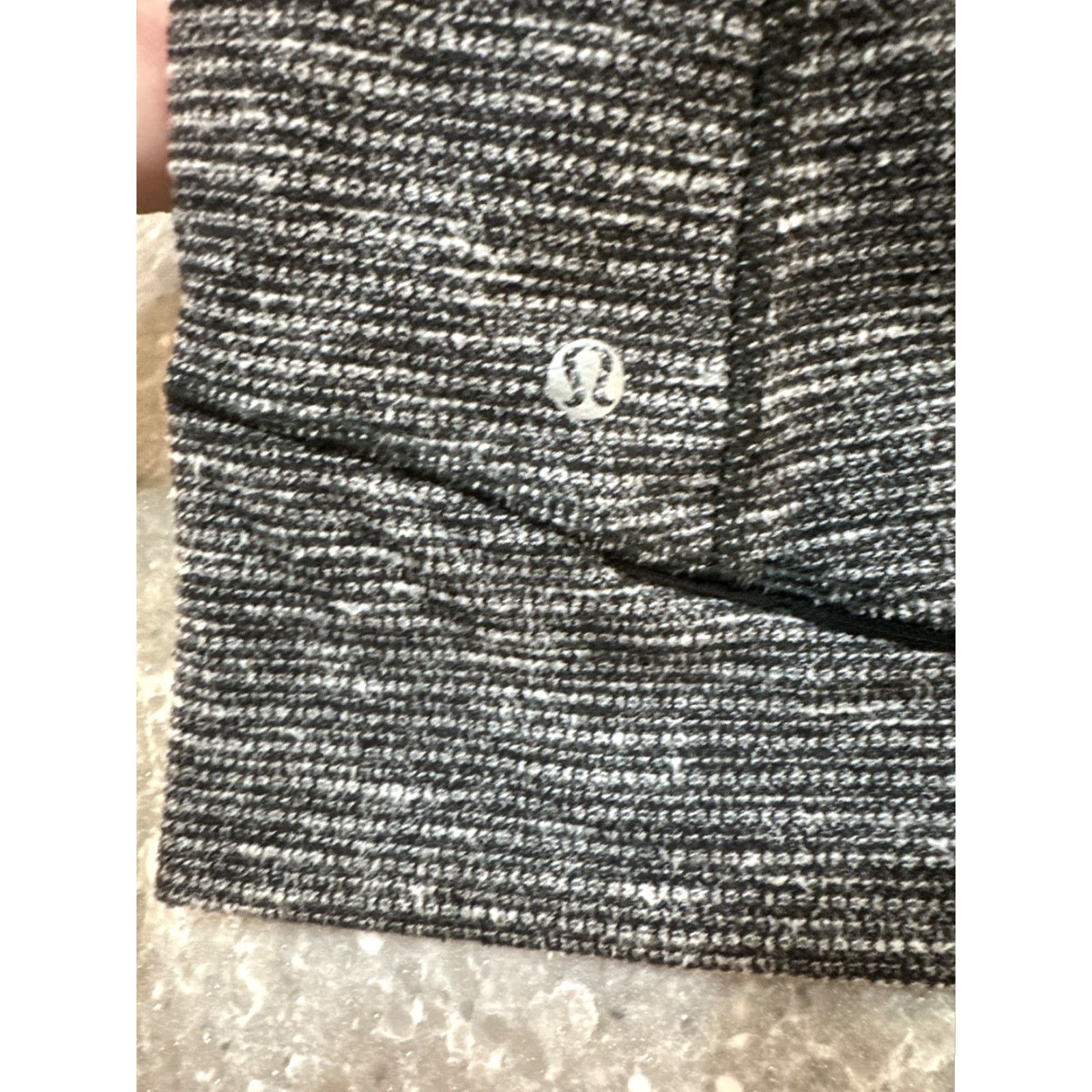 Lululemon Lululemon Think Fast Women’s 1/4 Zip Pullover Shirt Adult Size 4 Black Heathered Pocket Quilt Zip Pullover Women Think Fast Size S / US 4 / IT 40 - 3 Thumbnail