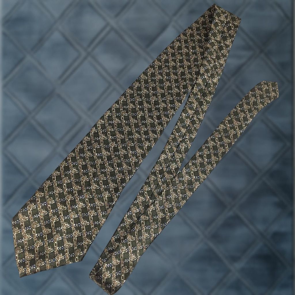 Geoffrey Beene Geoffrey Beene Green Silk Neck Tie Men Tie Short 4" Width Geometric Pattern 55" Length Green Silk Tie Size ONE SIZE - 1 Thumbnail