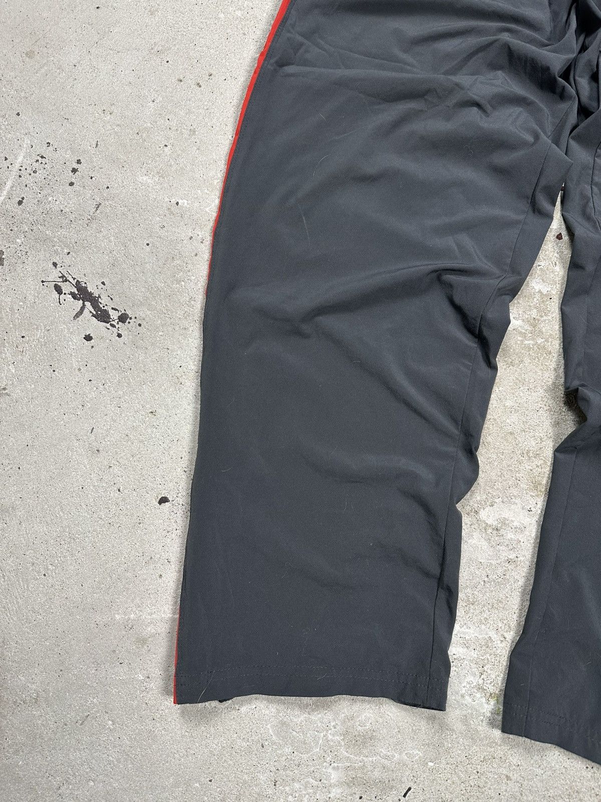Nike × Vintage Vintage Y2K Nike Grey Baggy Track Pants Swoosh Size US 34 / EU 50 - 4 Thumbnail